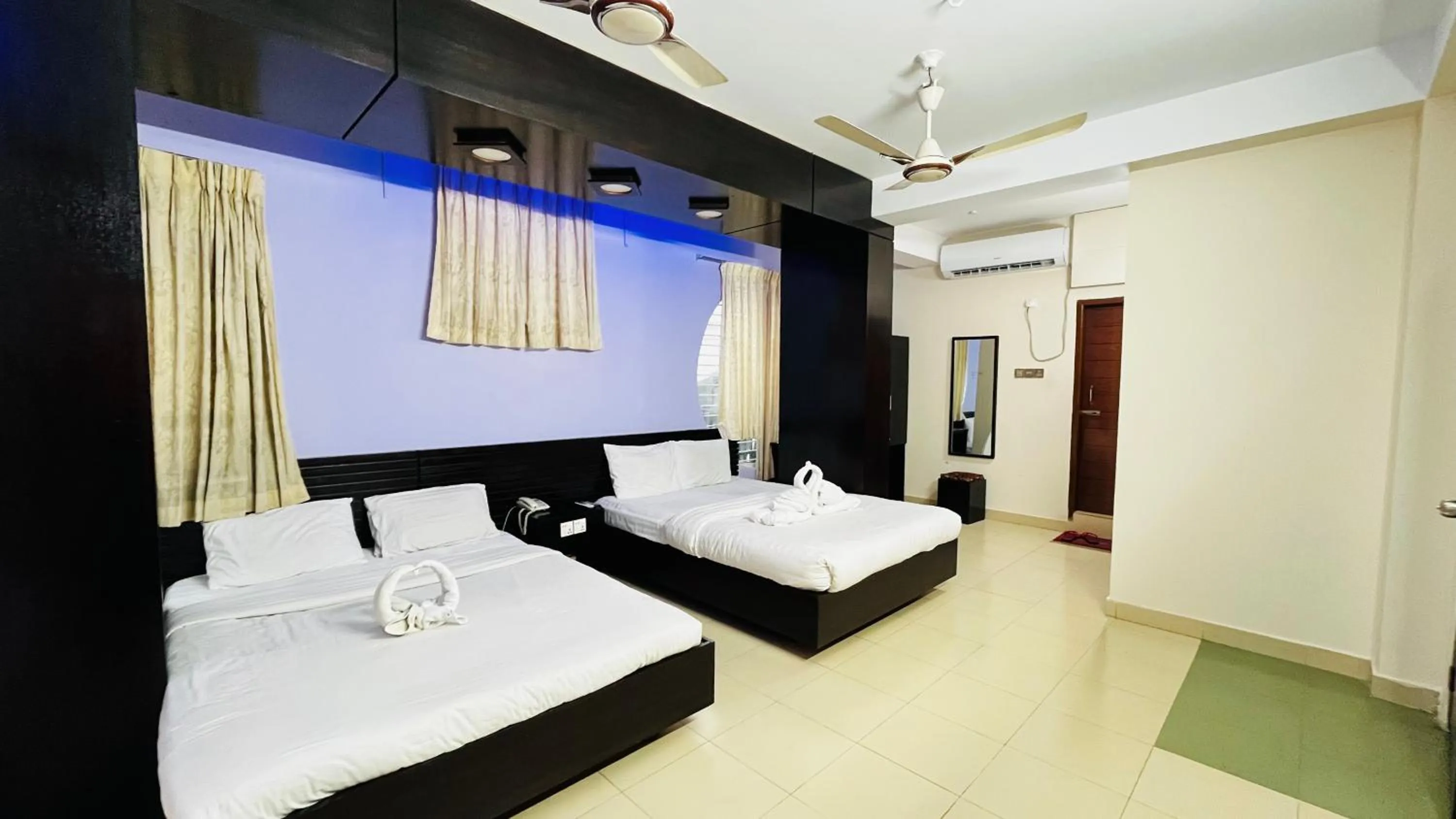 Bed in Hotel Royal Palm