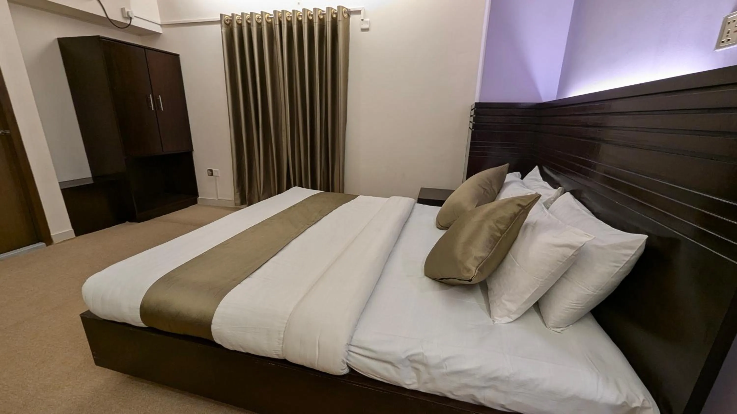 Bed in Hotel Royal Palm