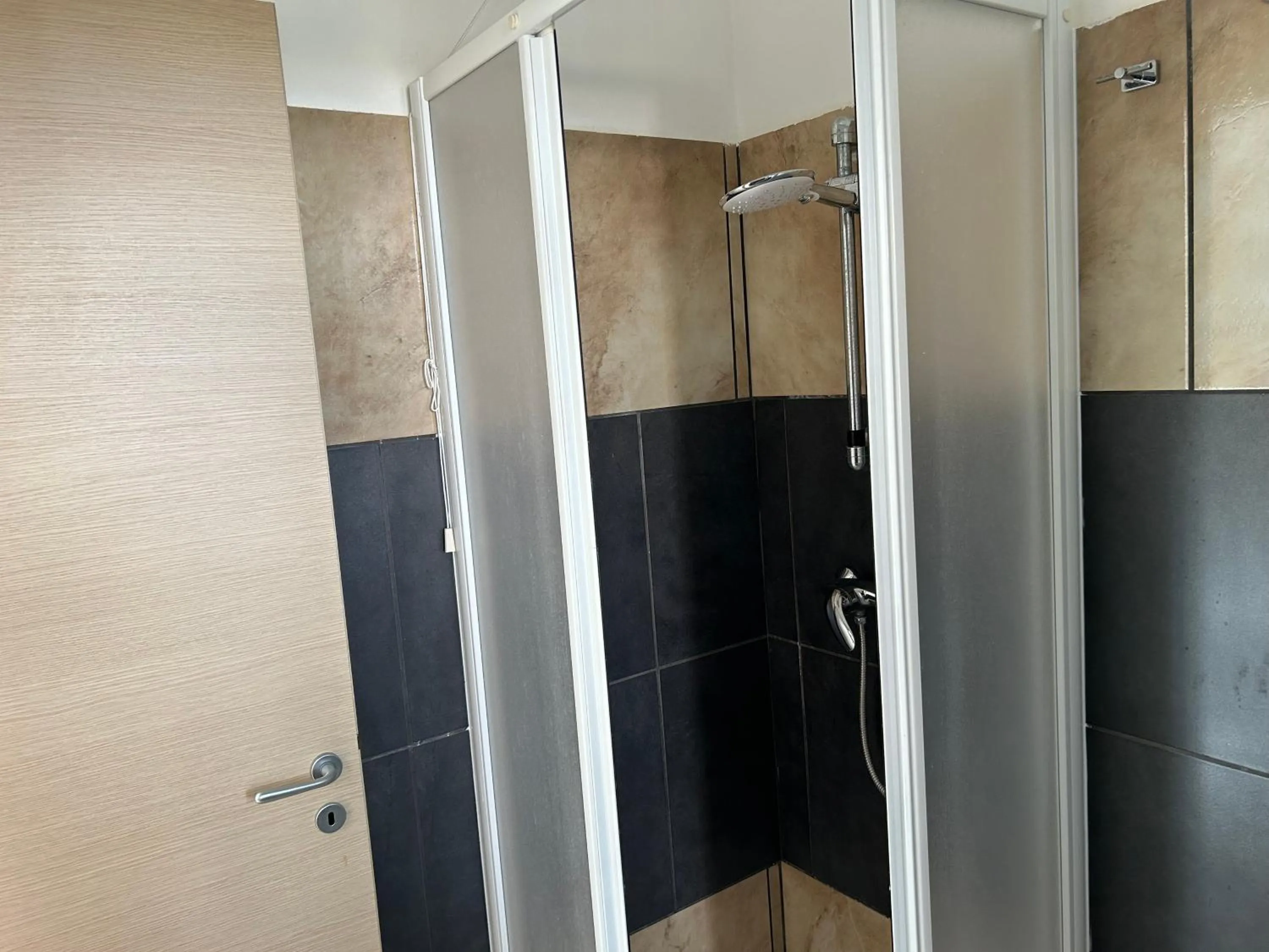 Shower in Hotel Park