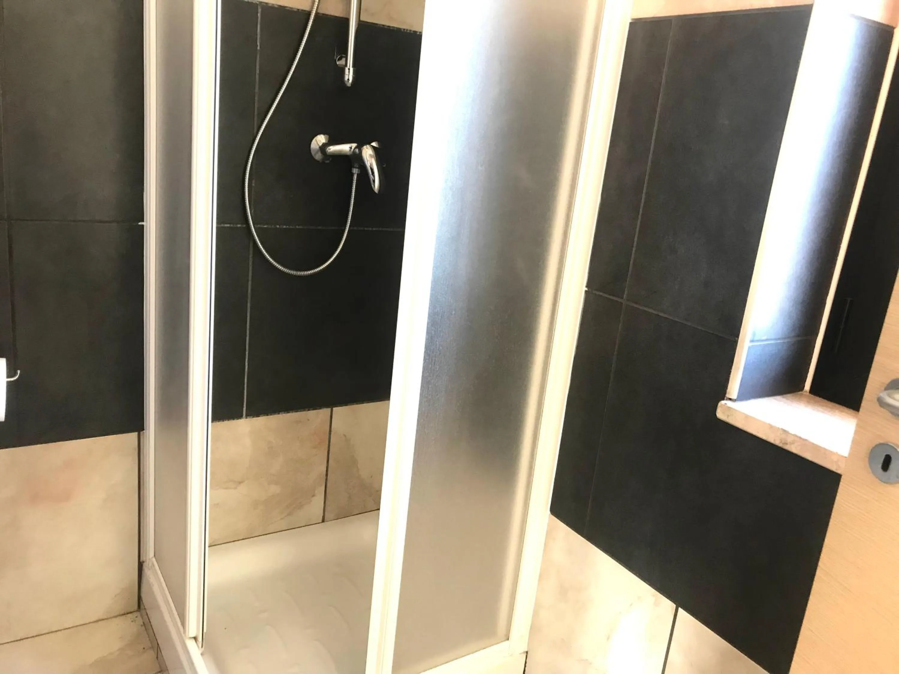 Shower in Hotel Park