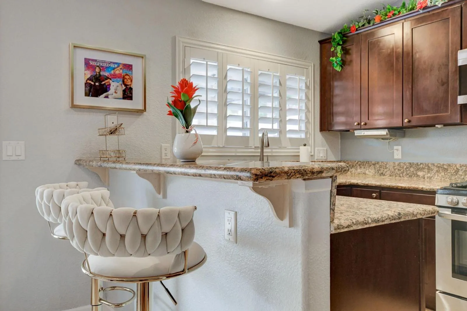 Kitchen or kitchenette in Mirage Pool House - Heart of LV, Swimming Pool, Games, heavenly relaxation