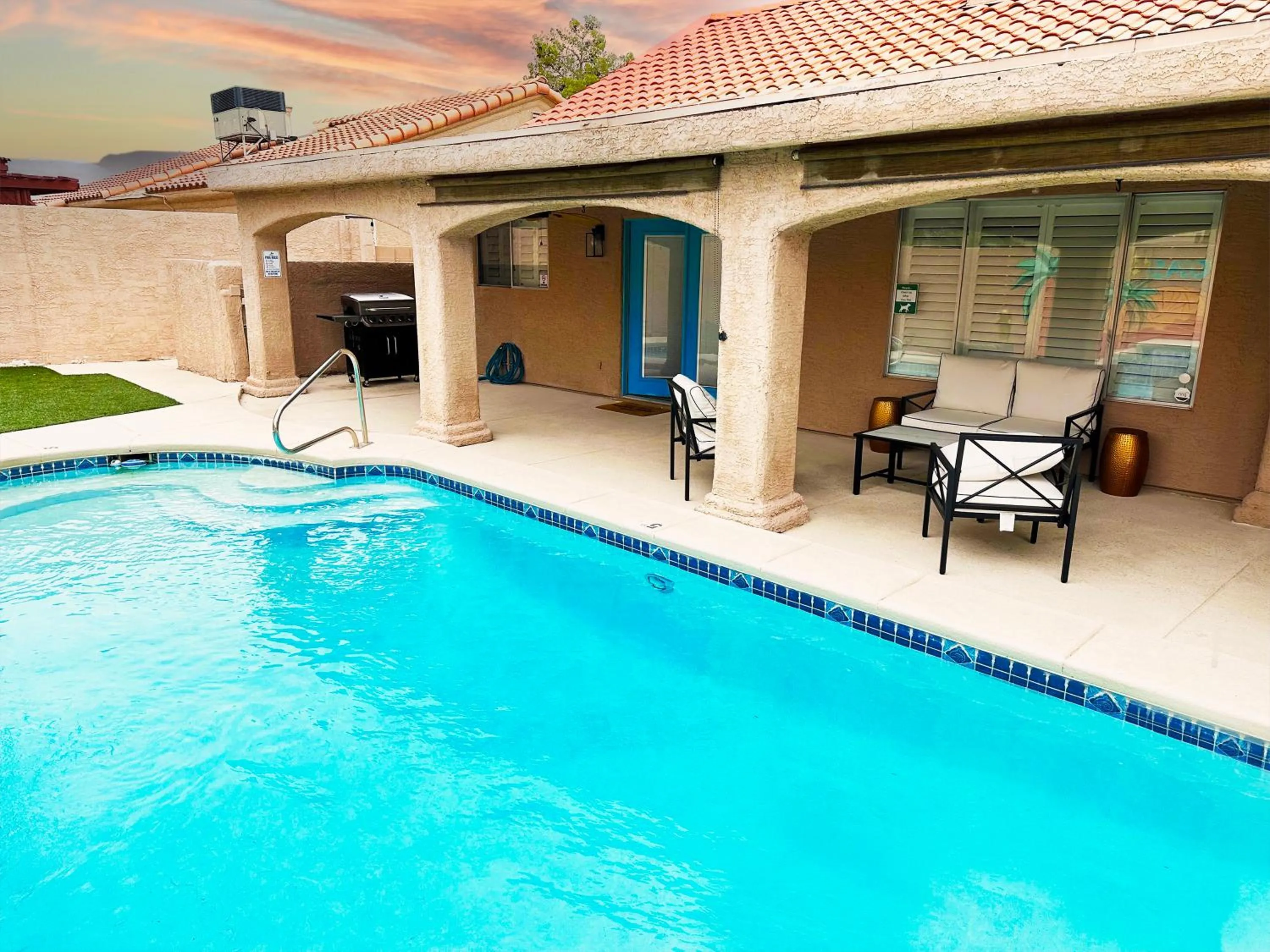 Pool view in Mirage Pool House - Heart of LV, Swimming Pool, Games, heavenly relaxation