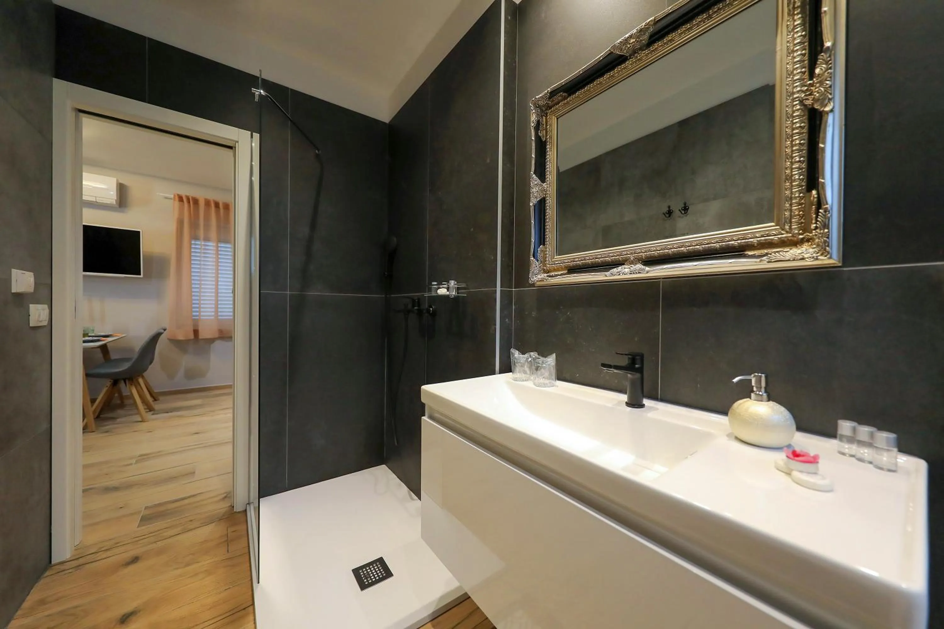 Shower in Aldo Apartments Center