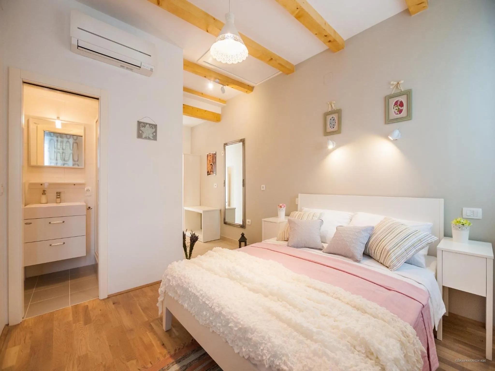 Bed in Aldo Apartments Center