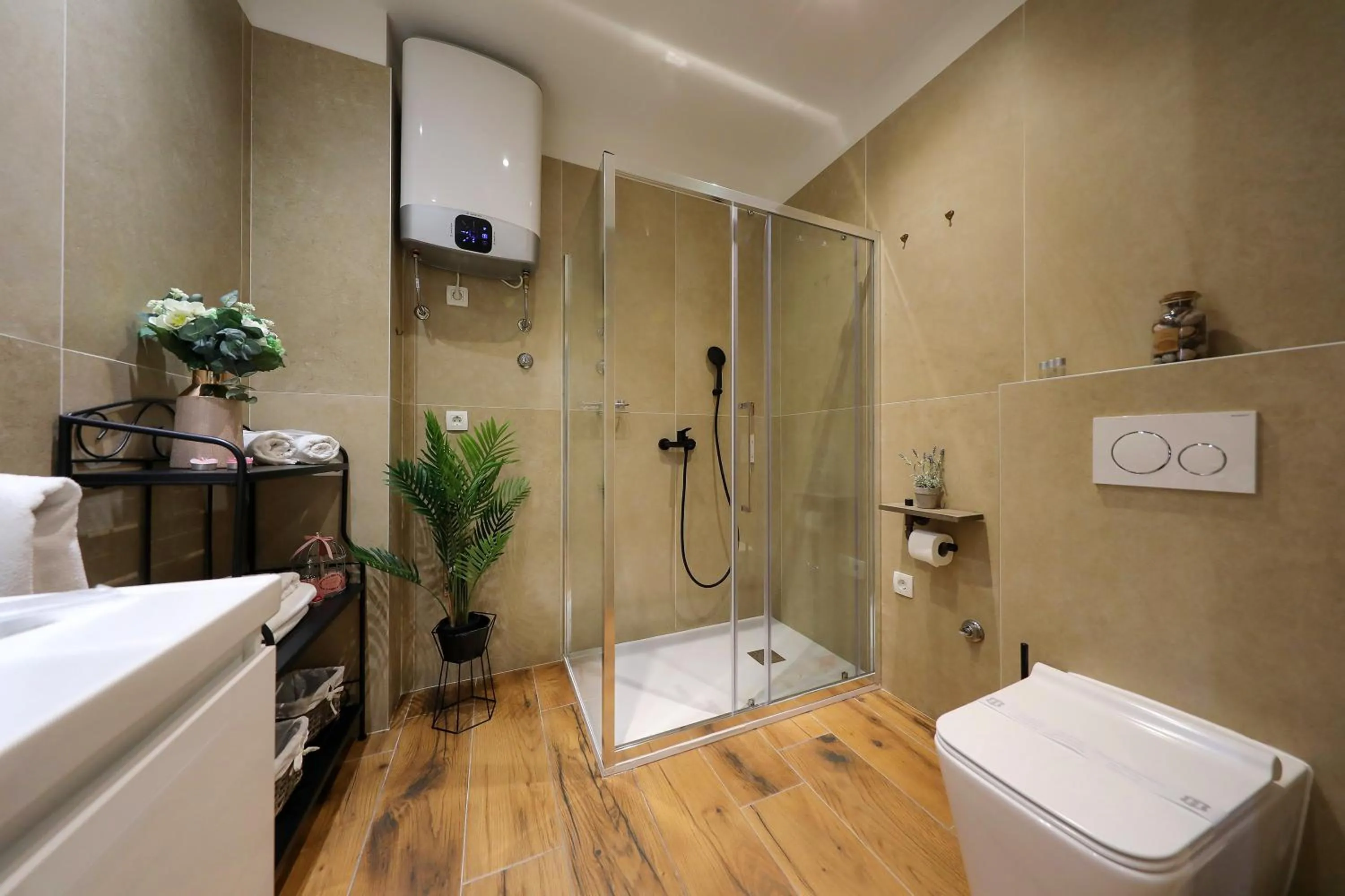 Shower in Aldo Apartments Center