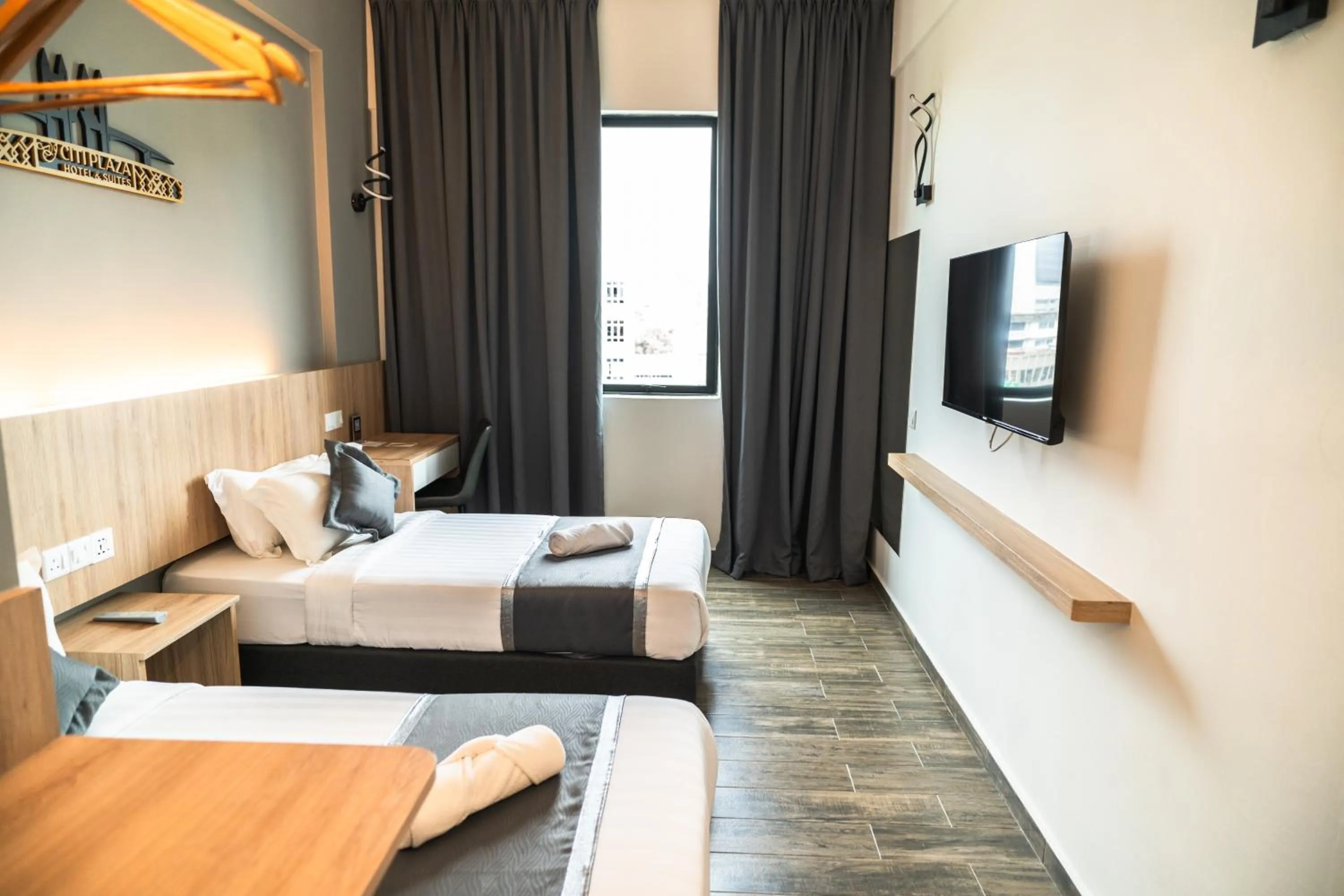 Bed in DJ Citi Plaza Hotel & Suites