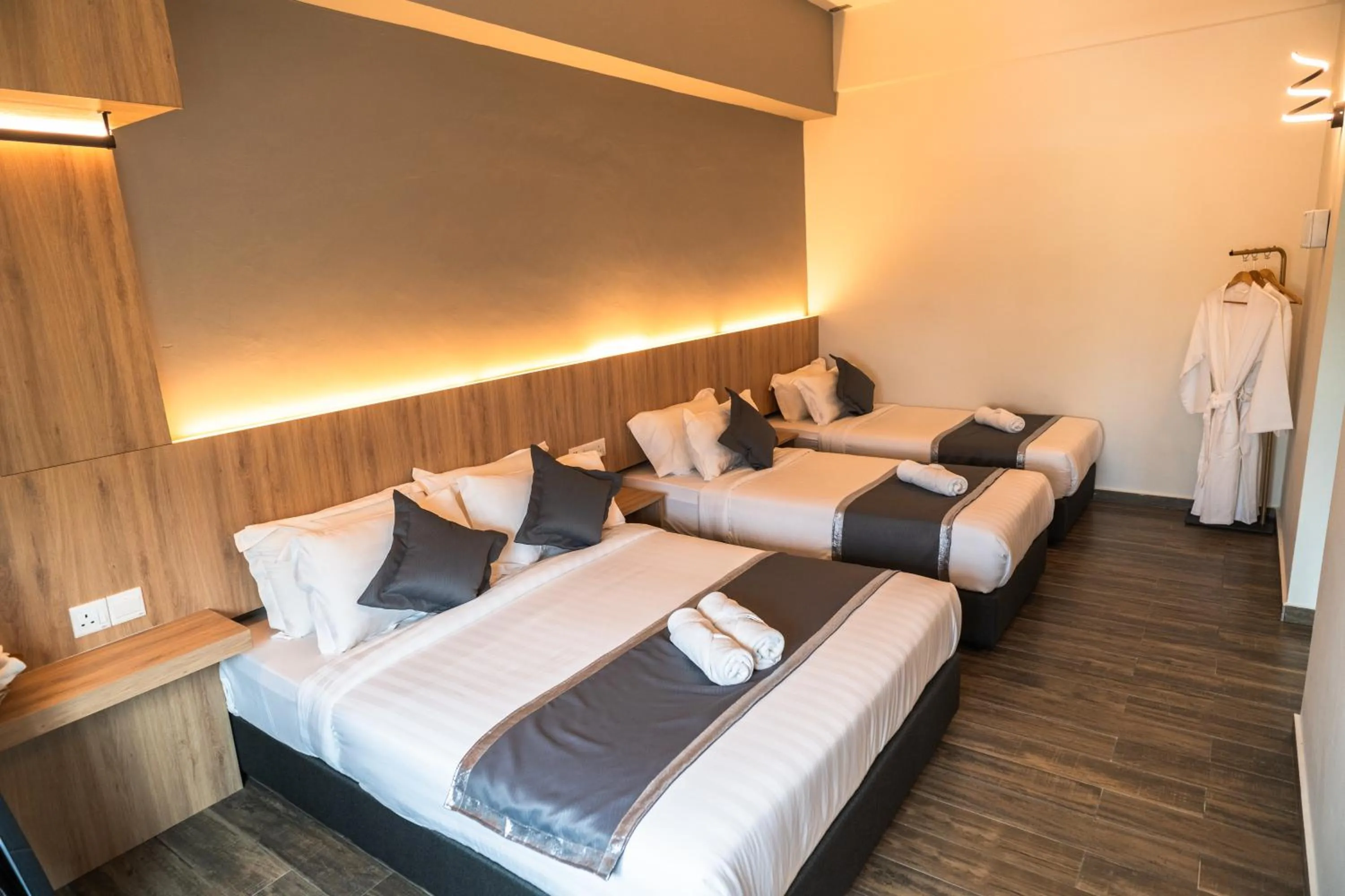 Bed in DJ Citi Plaza Hotel & Suites