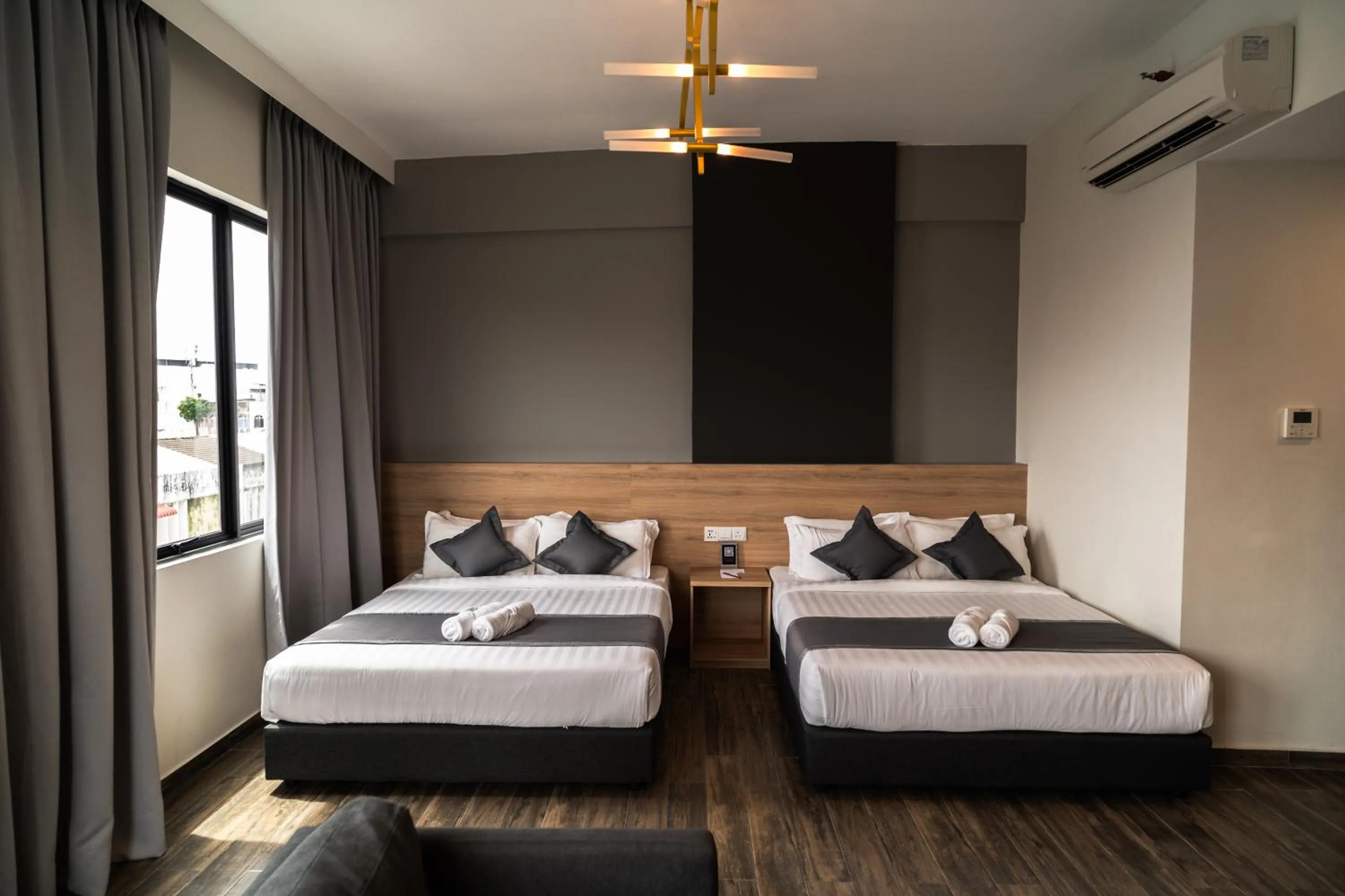 Bed in DJ Citi Plaza Hotel & Suites