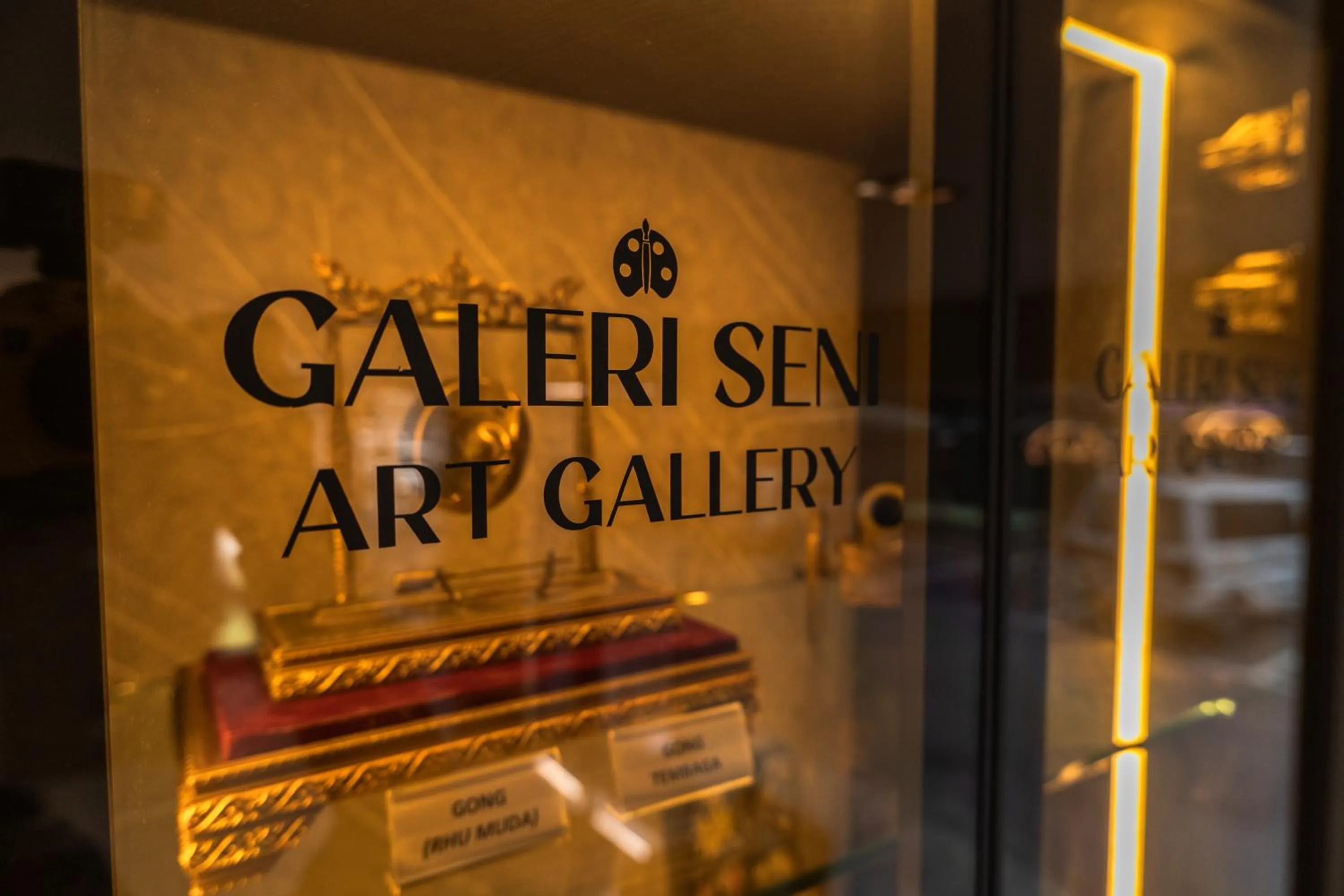 Text overlay in DJ Citi Plaza Hotel & Suites