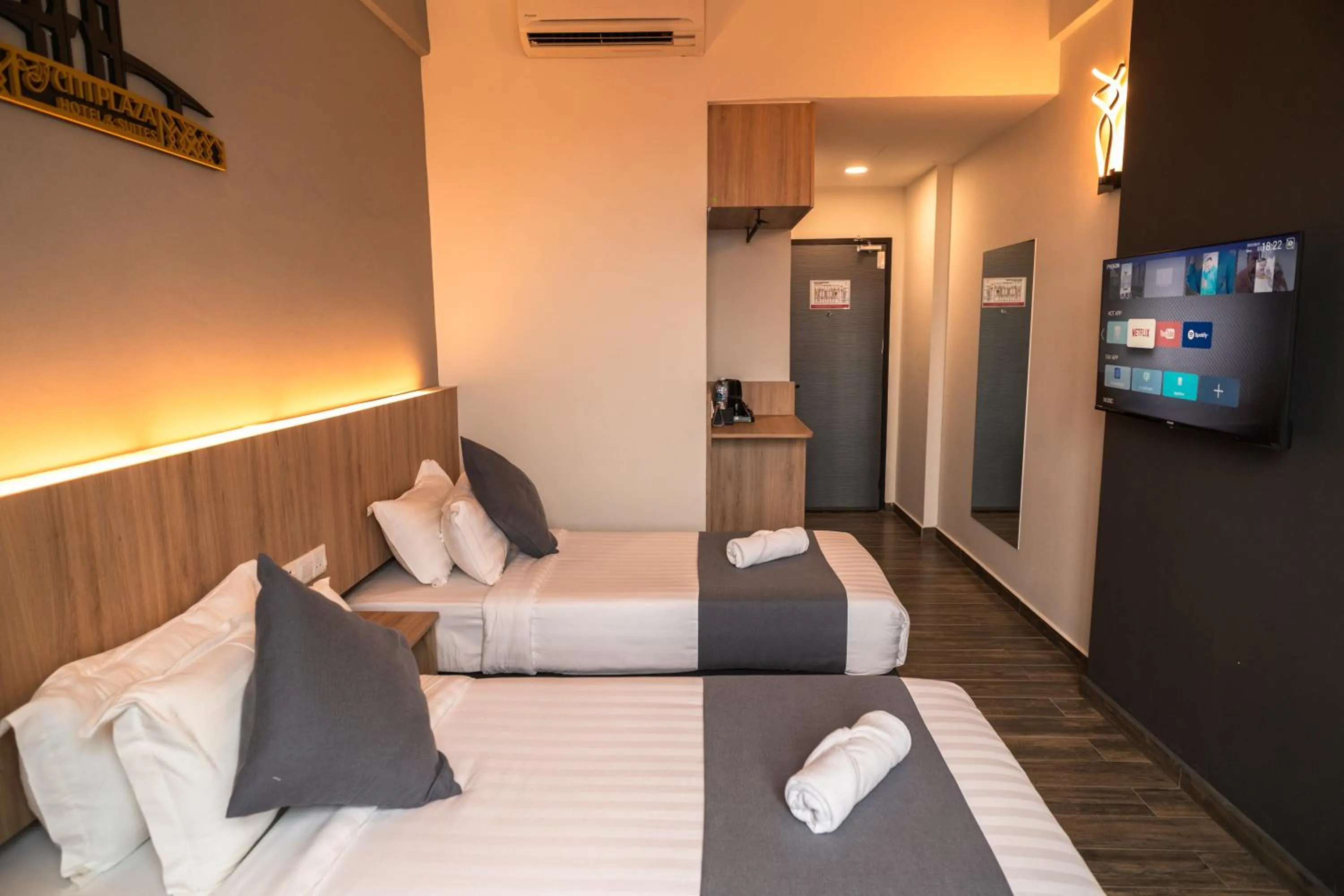 Bed in DJ Citi Plaza Hotel & Suites