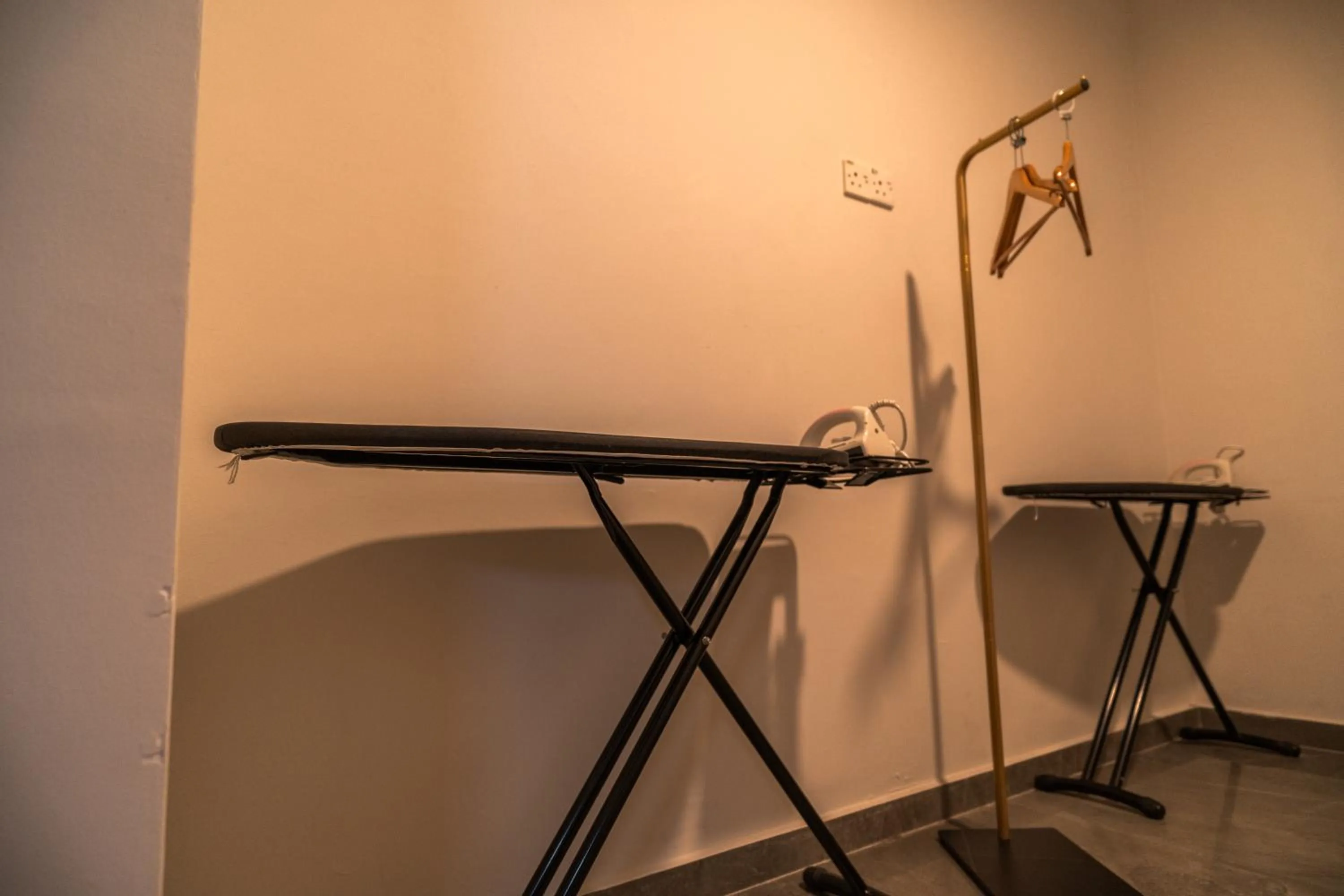 flat iron in DJ Citi Plaza Hotel & Suites