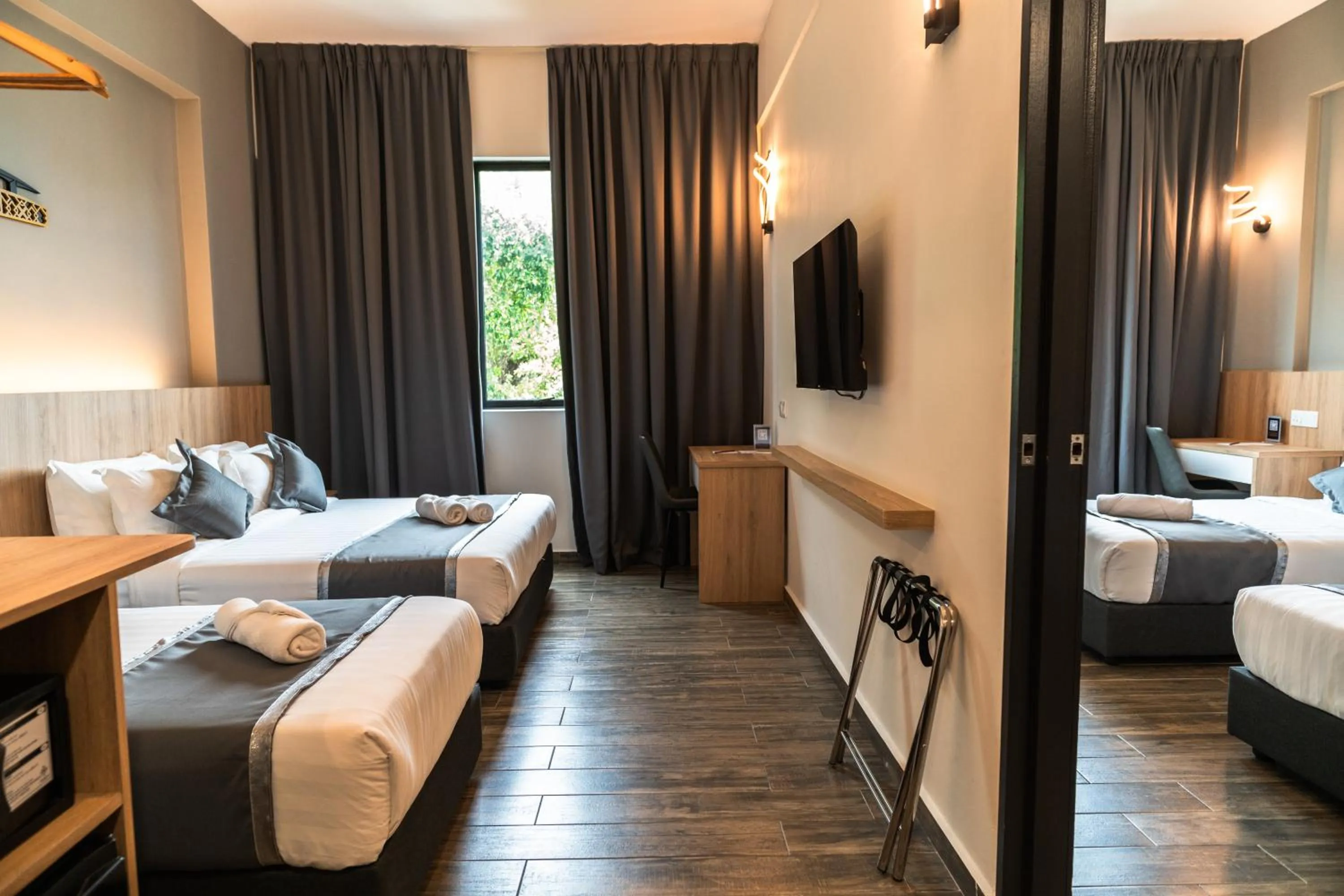 Bed in DJ Citi Plaza Hotel & Suites