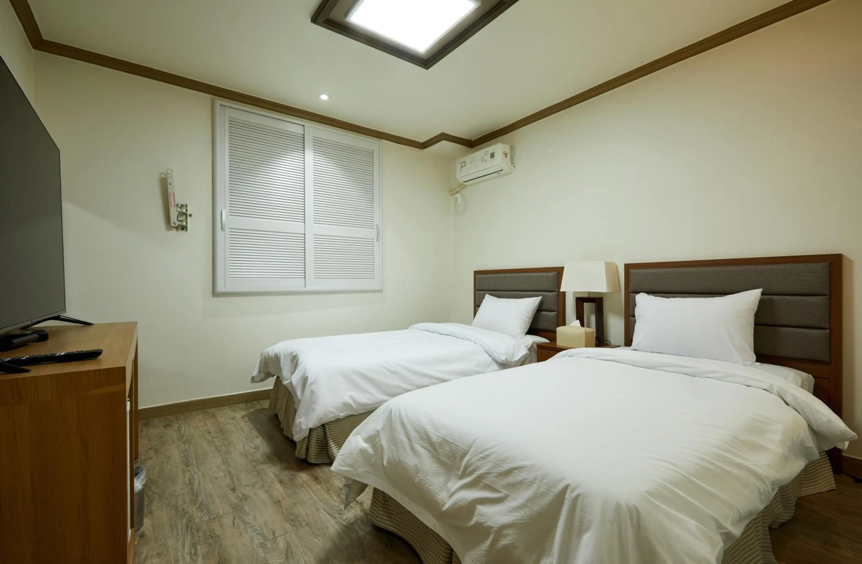 Bed in Buan Tree California Hotel