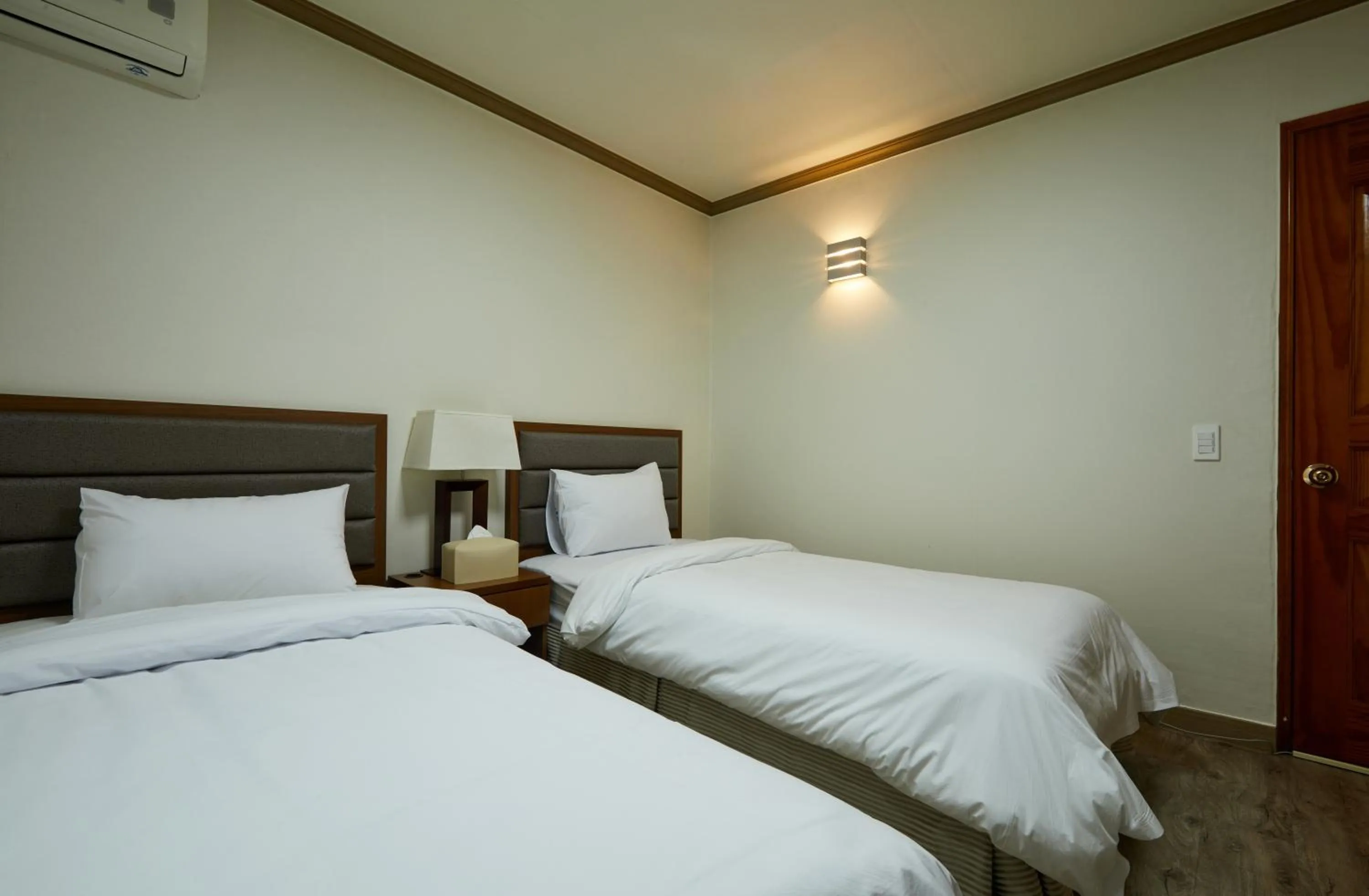 Bedroom in Buan Tree California Hotel