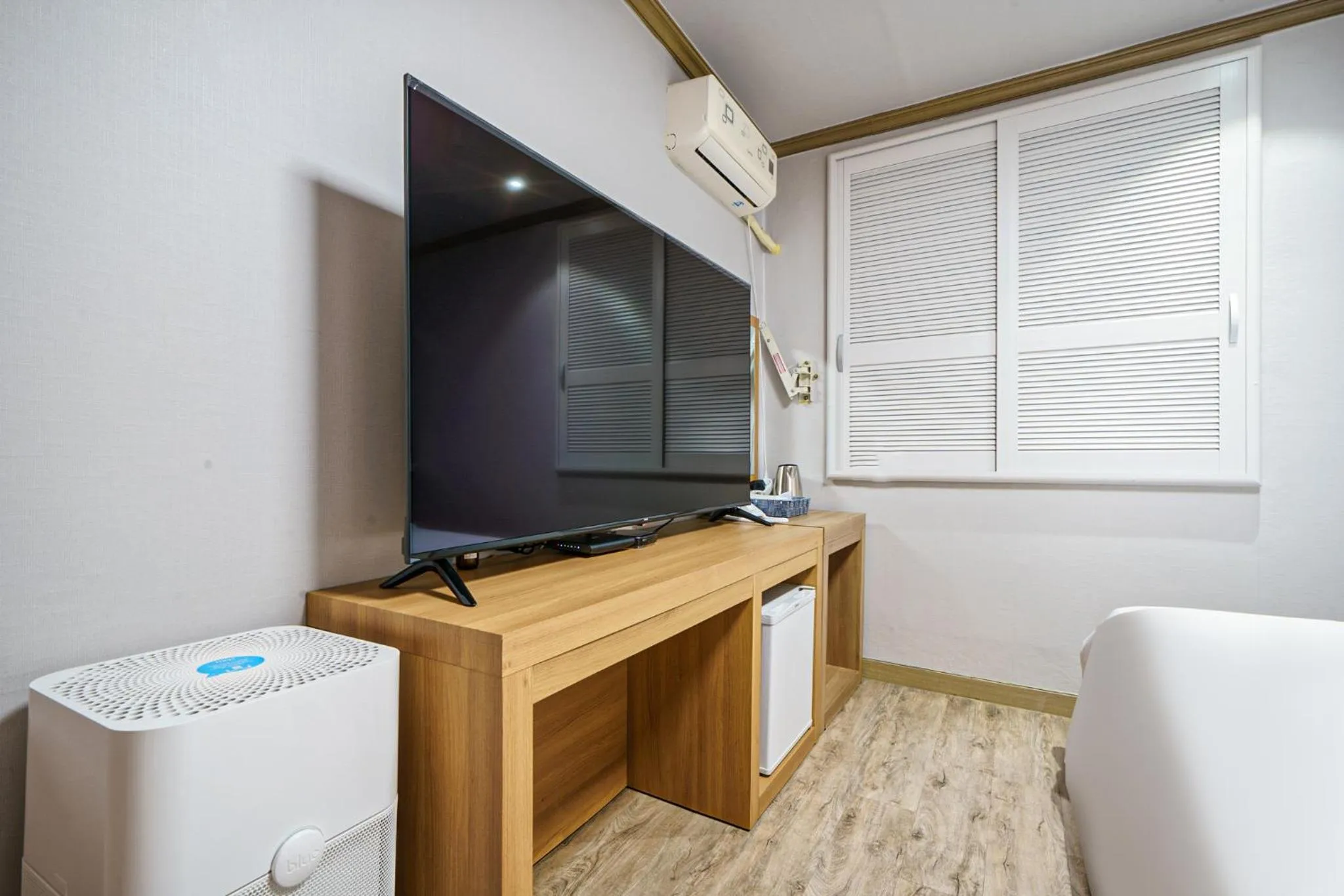 TV and multimedia in Buan Tree California Hotel