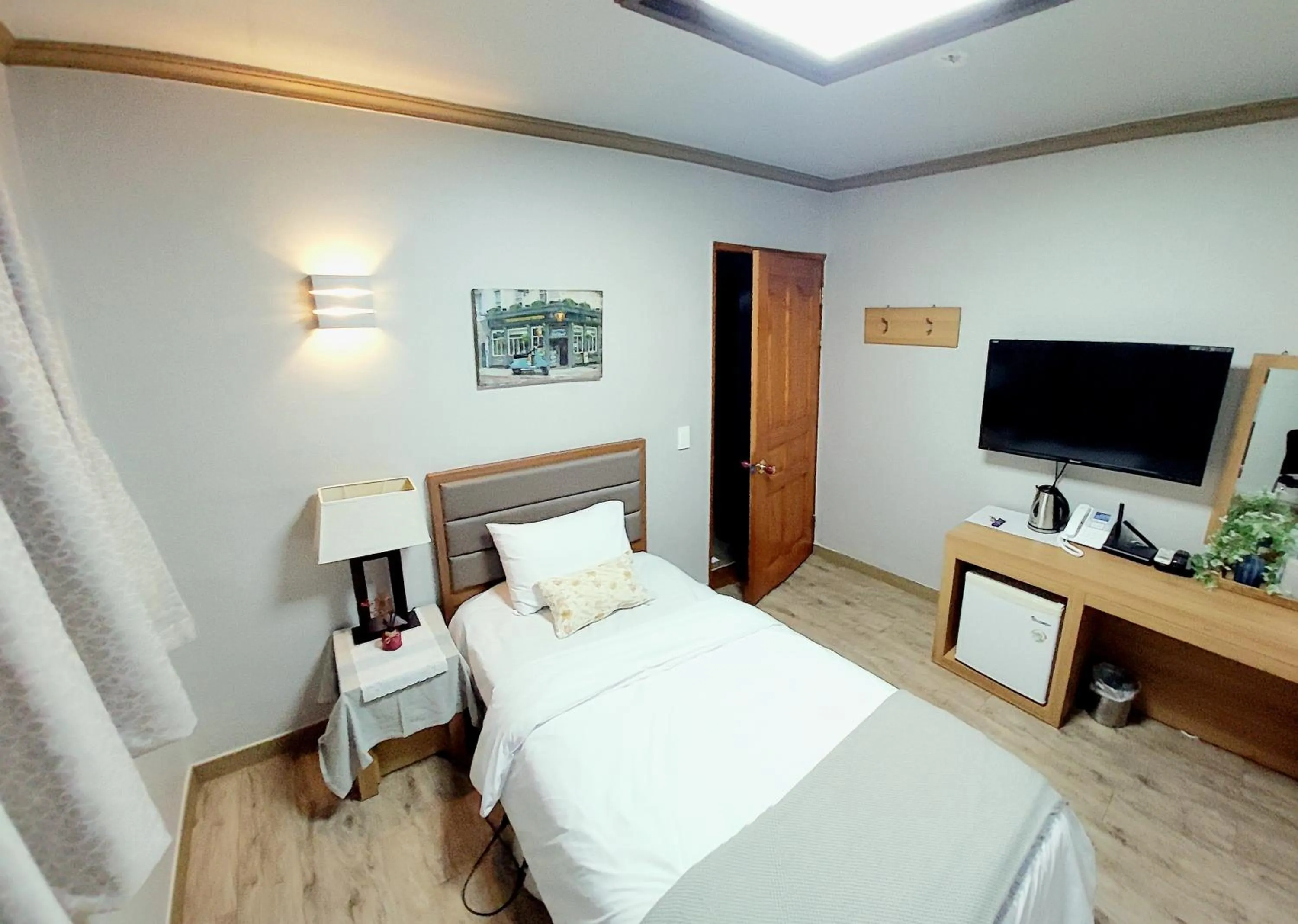 Buan Tree California Hotel