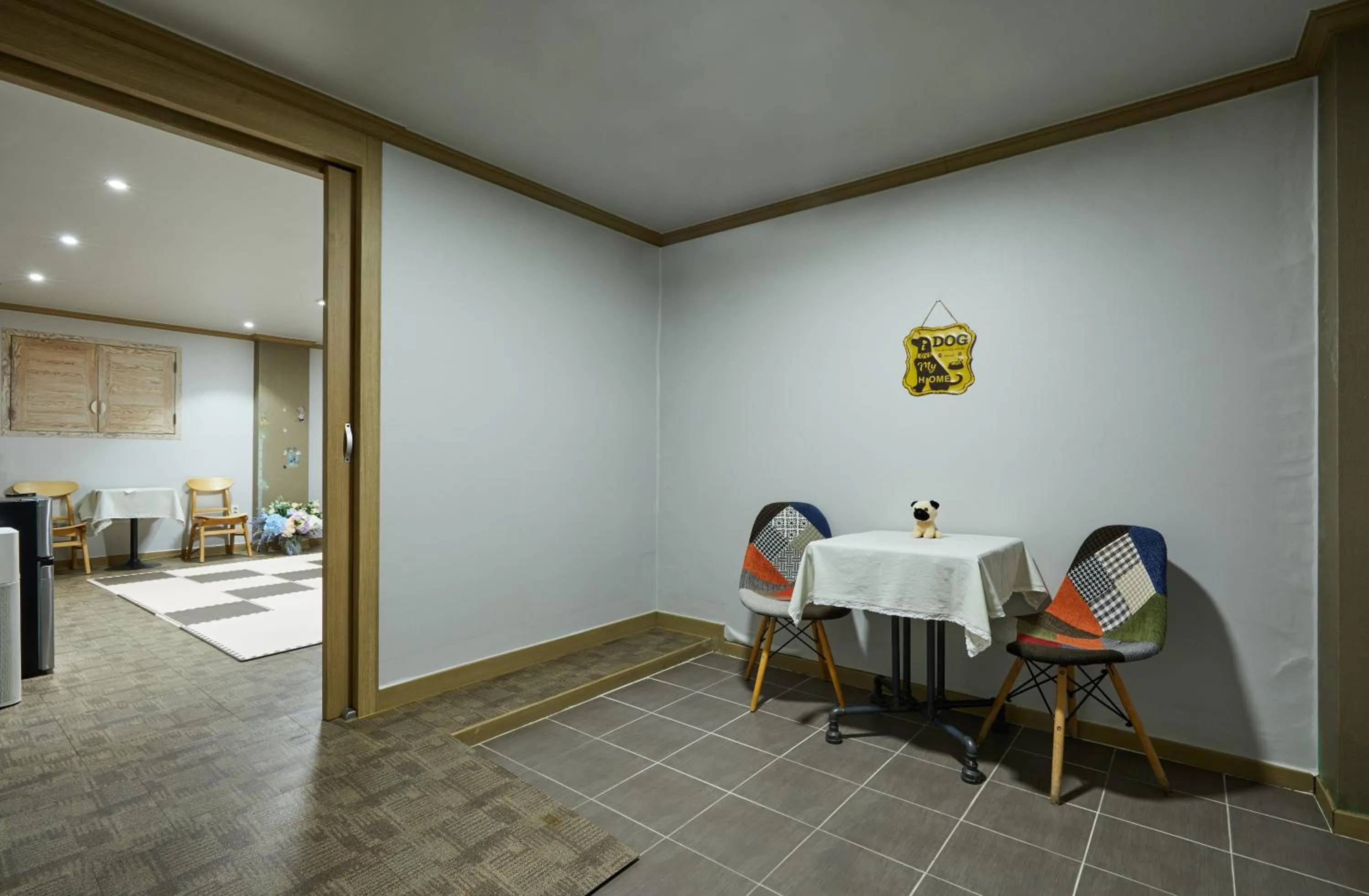 Seating area in Buan Tree California Hotel