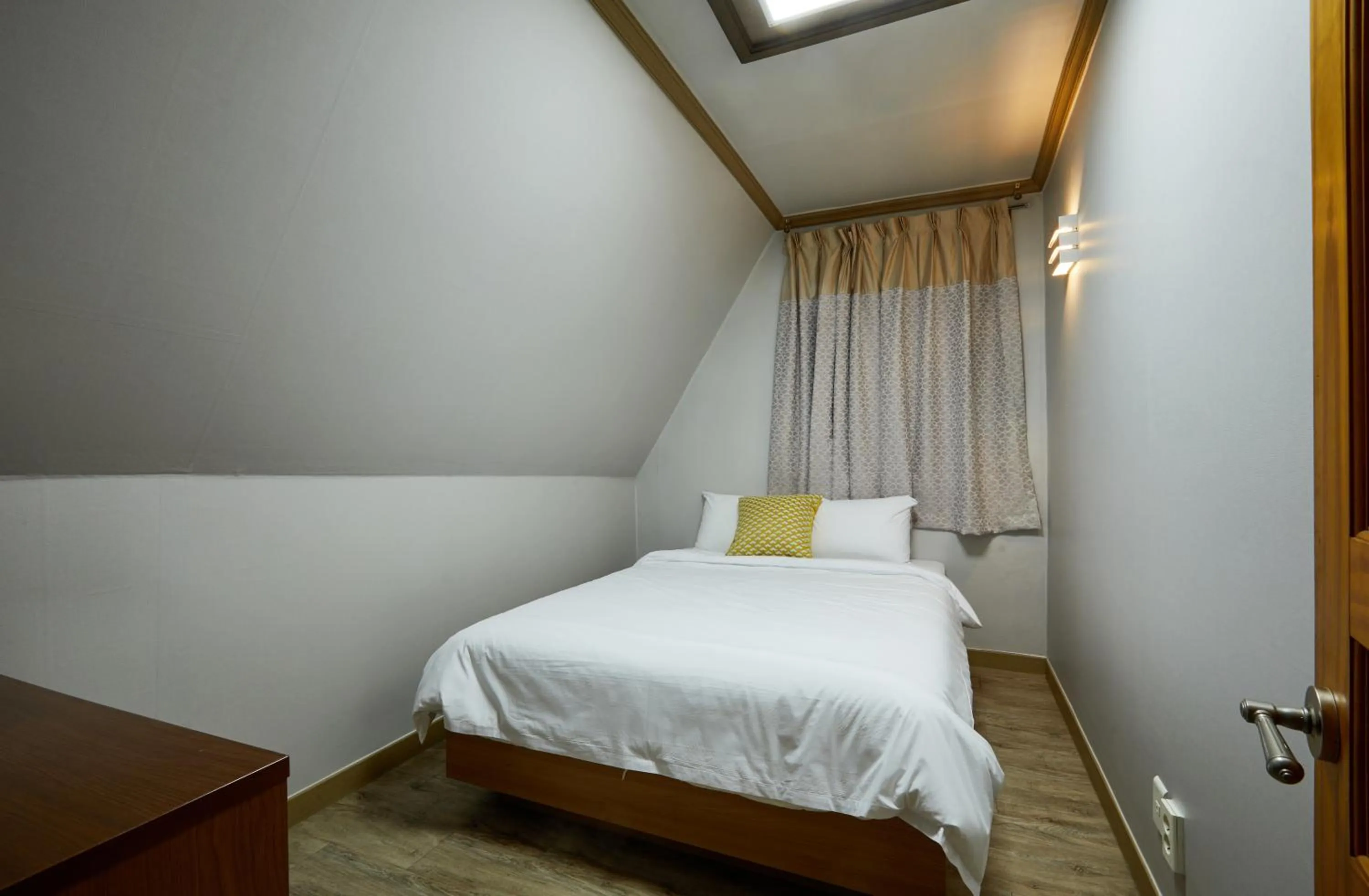 Bed in Buan Tree California Hotel