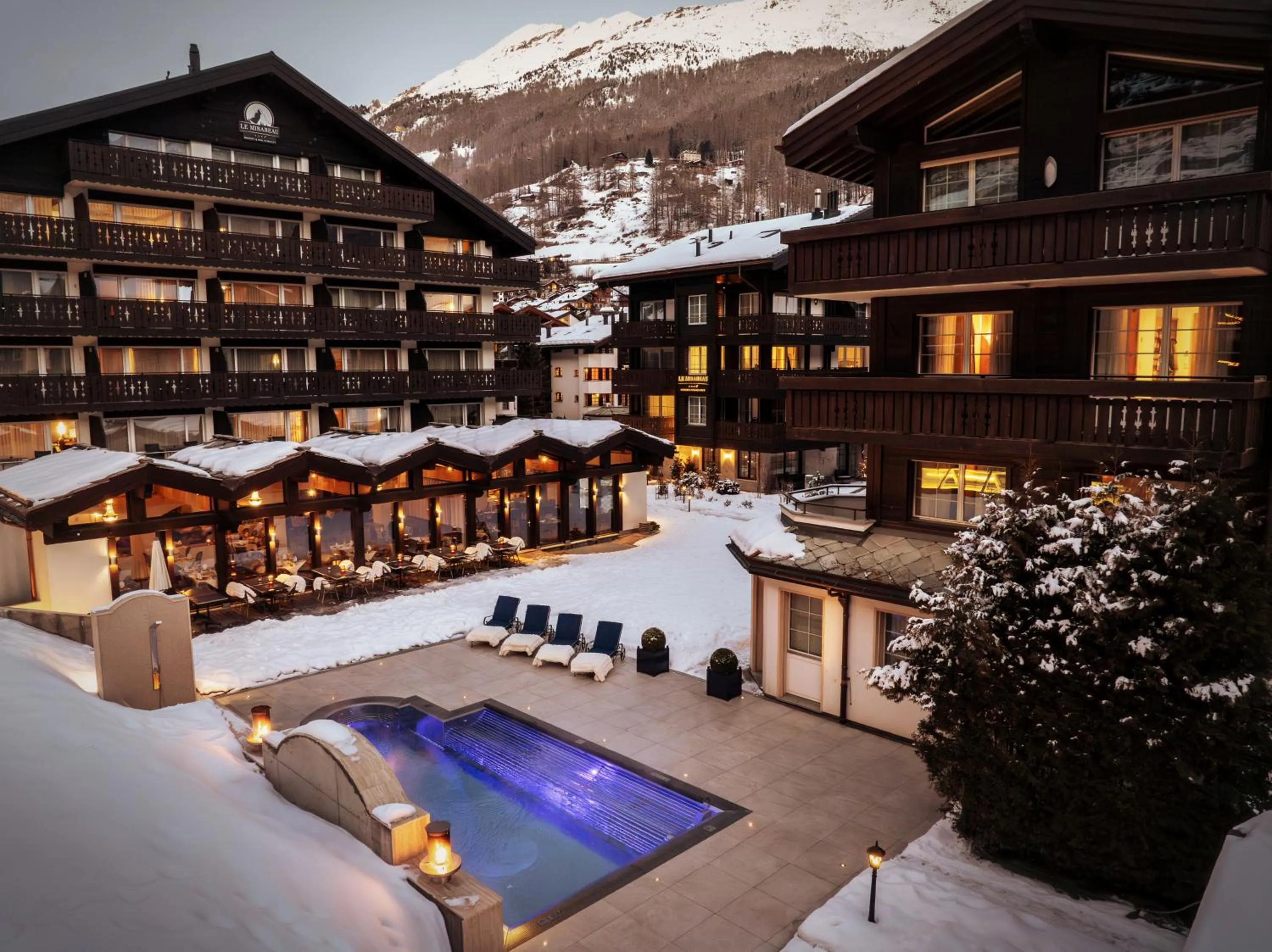 Property building in Mirabeau Etoile