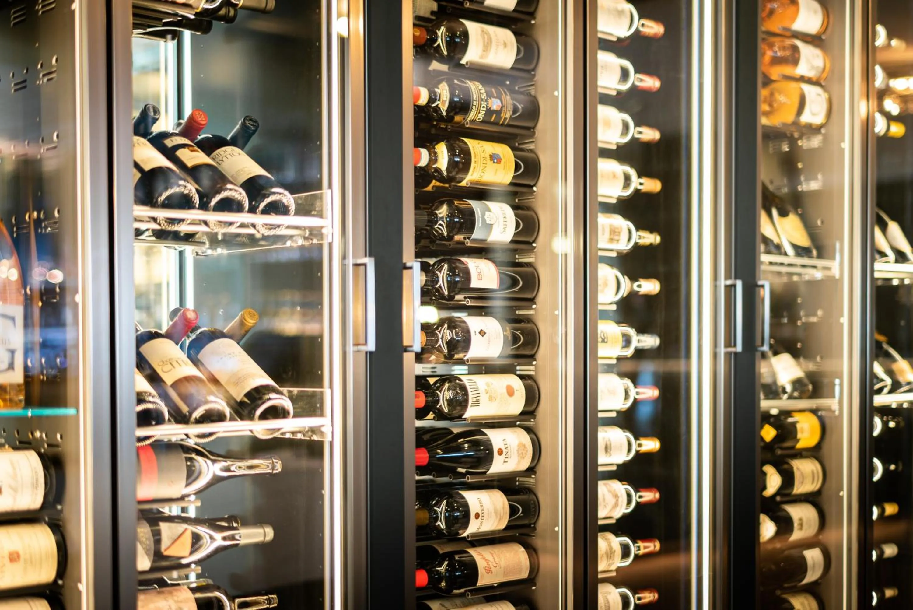 Restaurant/places to eat in Mirabeau Etoile