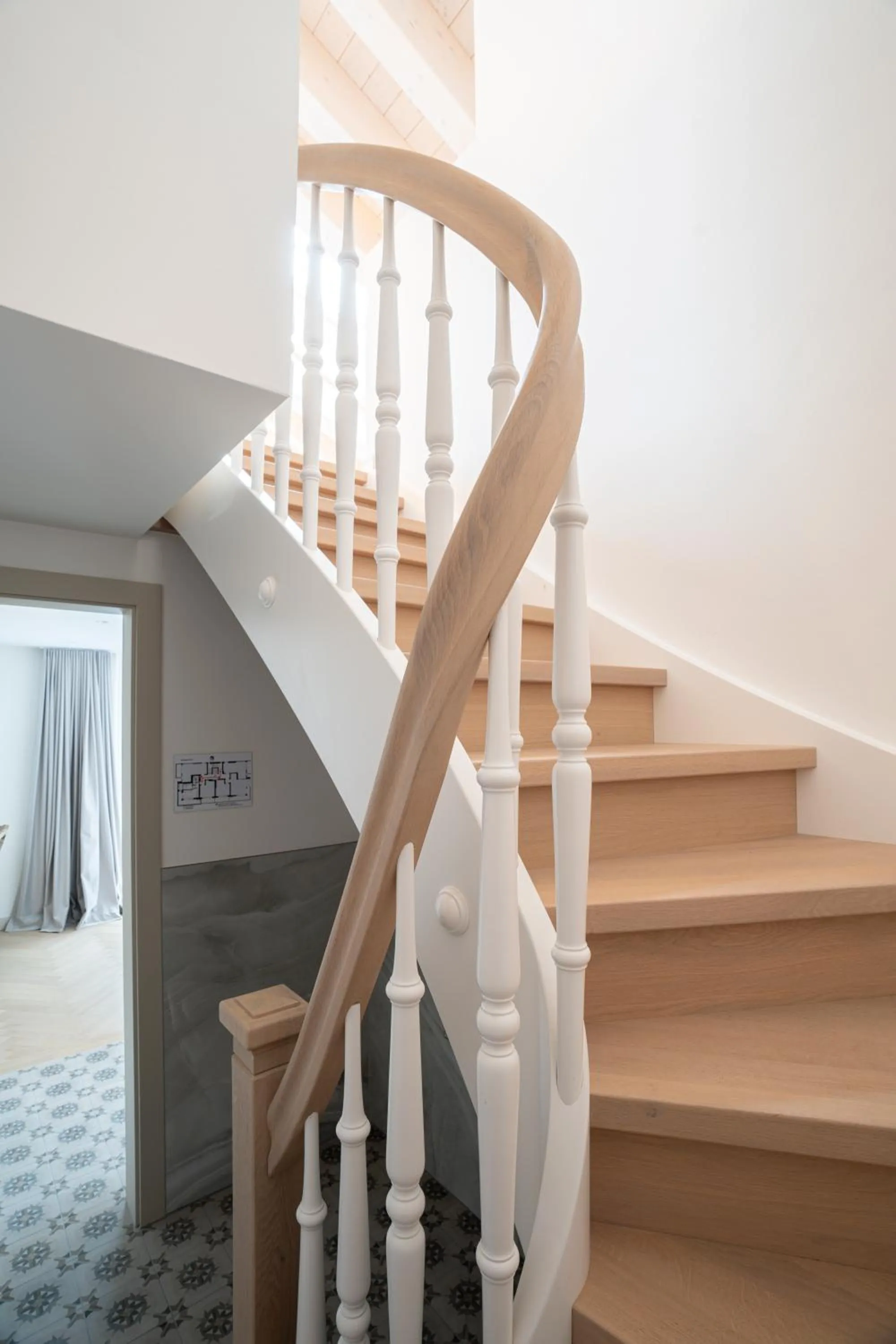 Decorative detail in Mirabeau Etoile