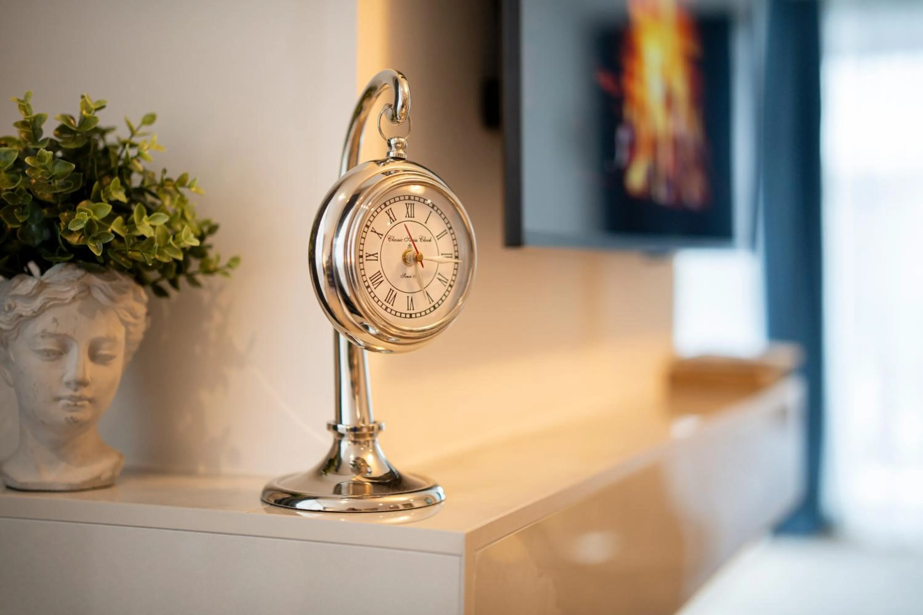 Decorative detail in Mirabeau Etoile