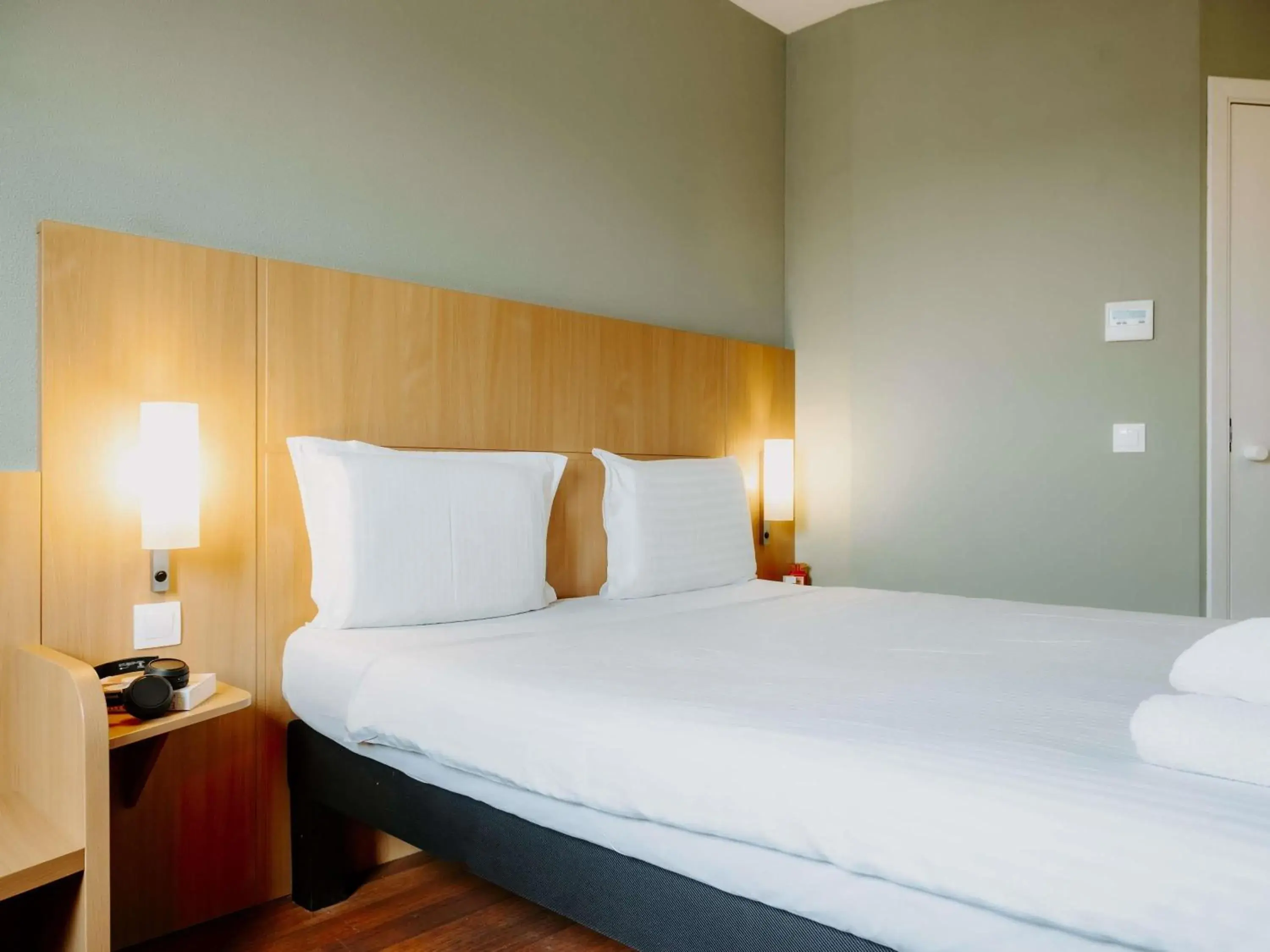 Bedroom, Bed in Ibis Sofia Airport Hotel Bedroom, Bed in Ibis Sofia Airport Hotel