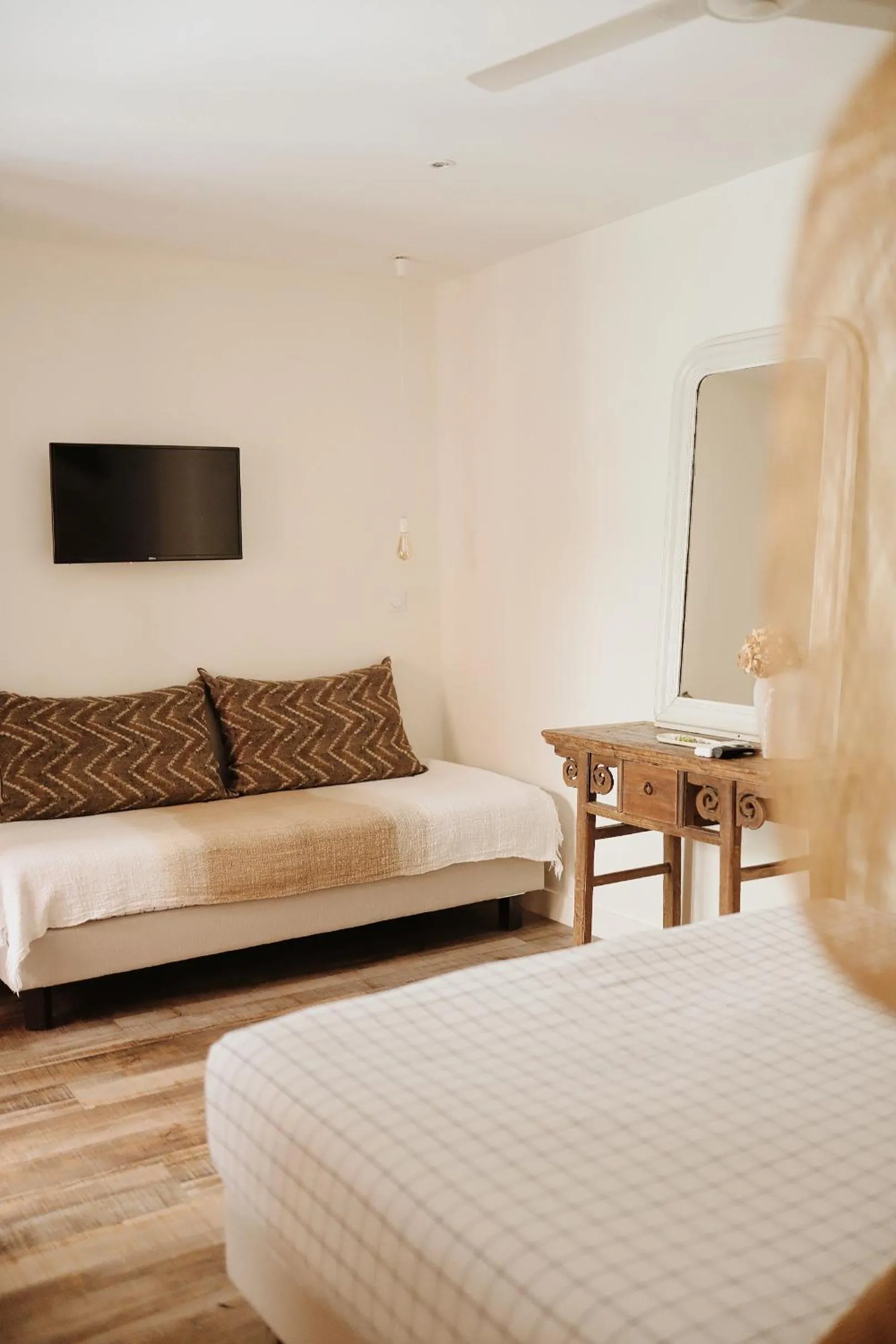 Bed in Hotel Home Arcachon