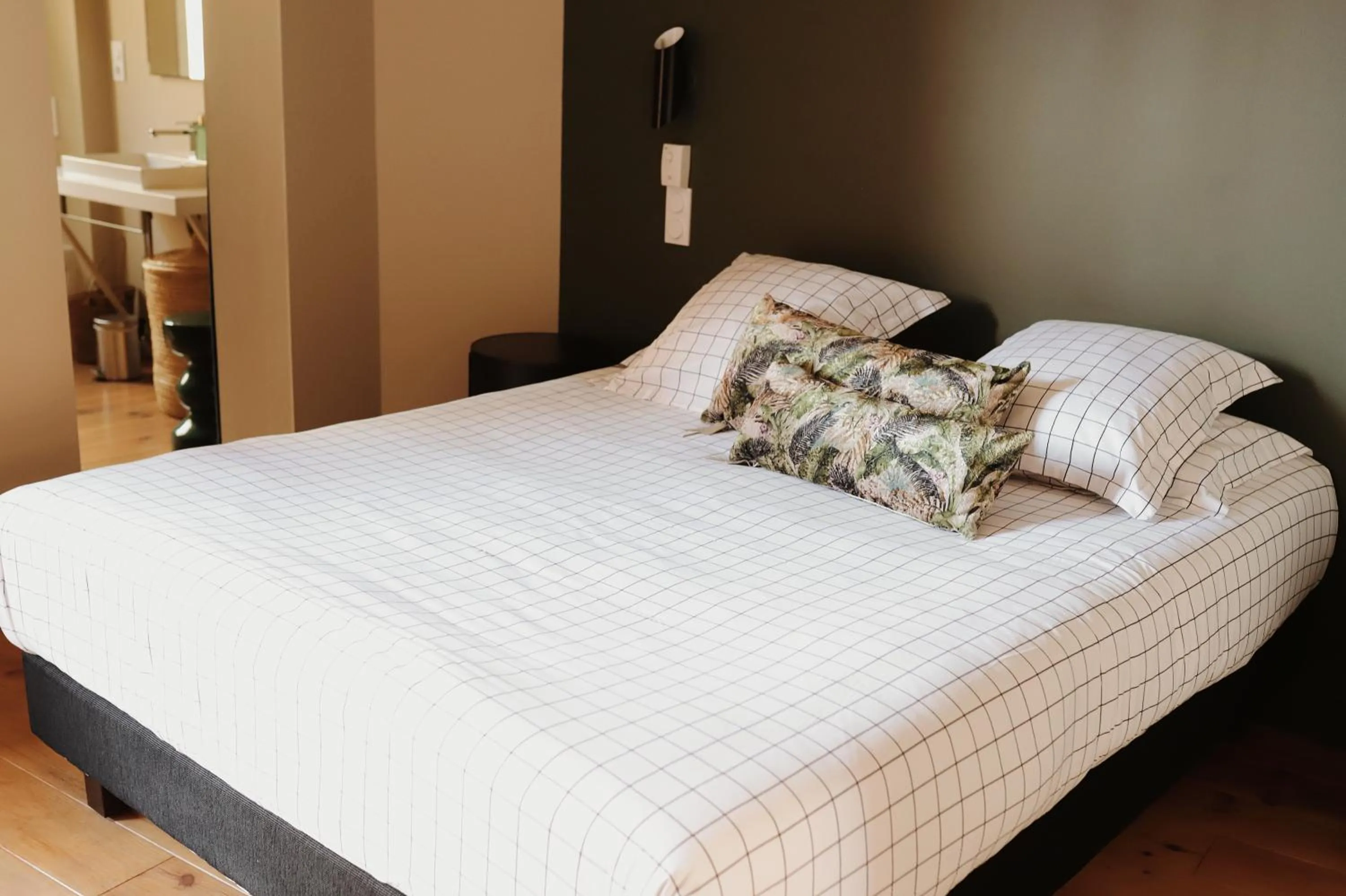 Twin Room in Hotel Home Arcachon