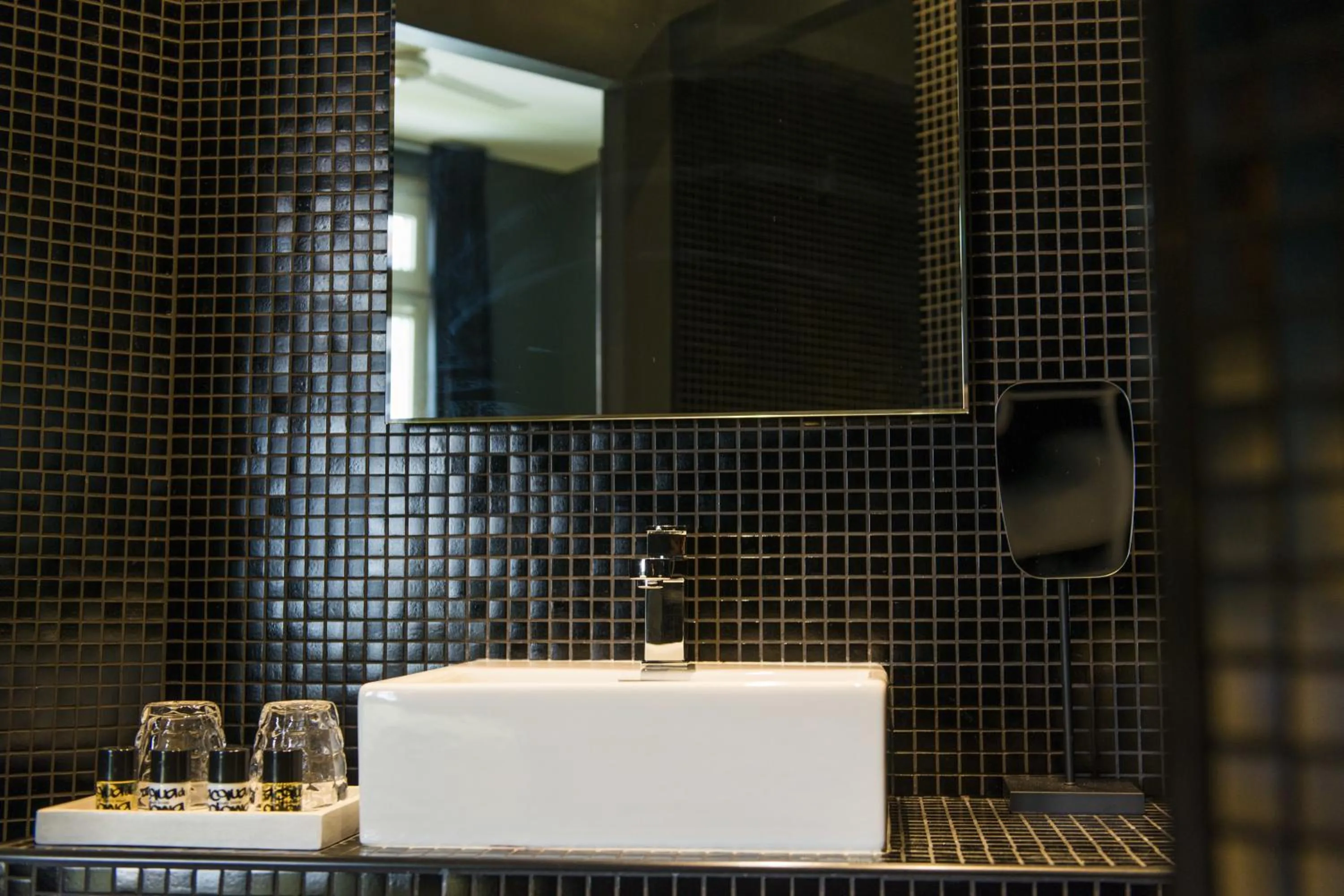 Bathroom in Hotel Home Arcachon