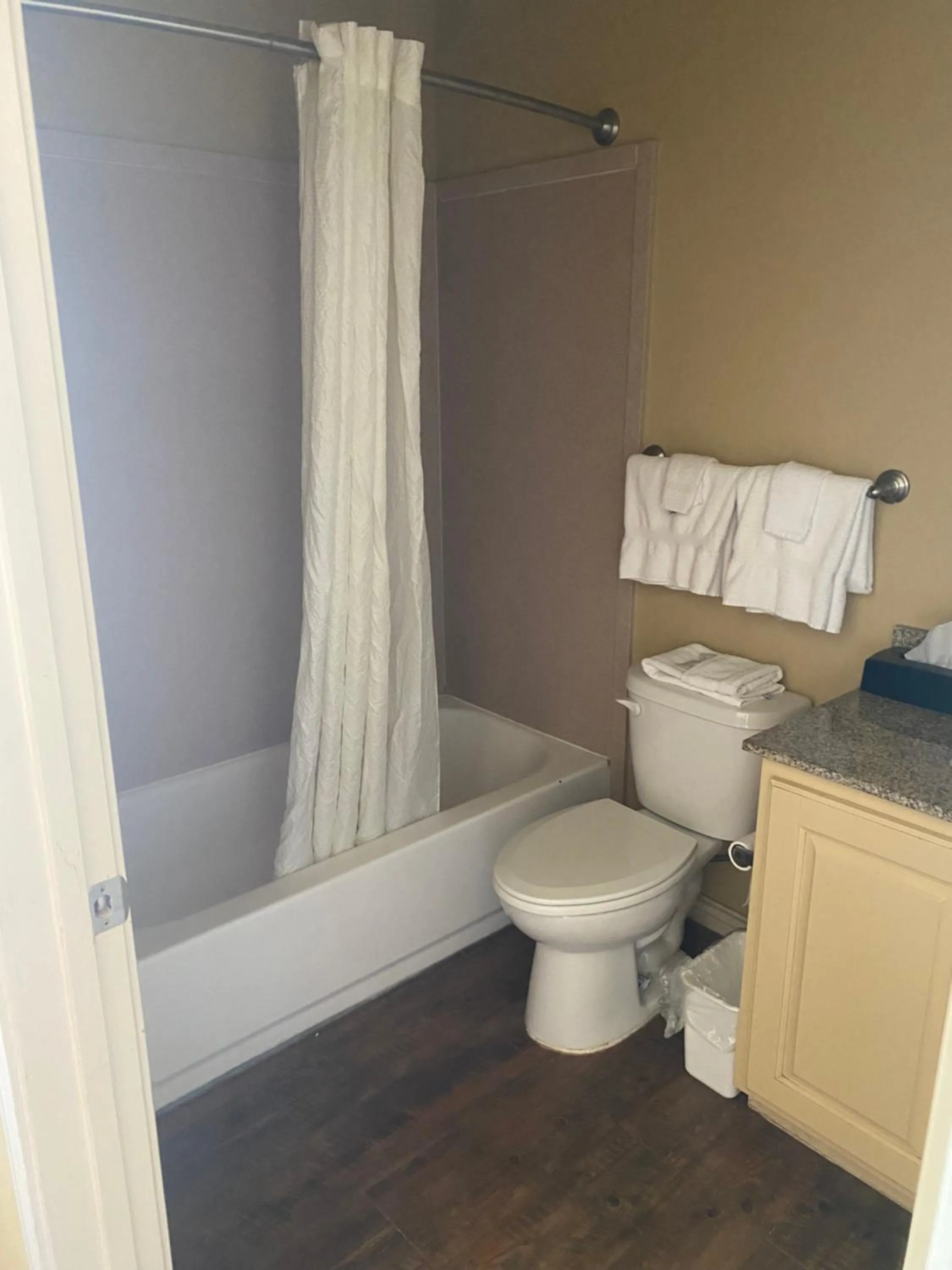 Double Room in Southern Inns And Suites now offering RV Spaces for rent