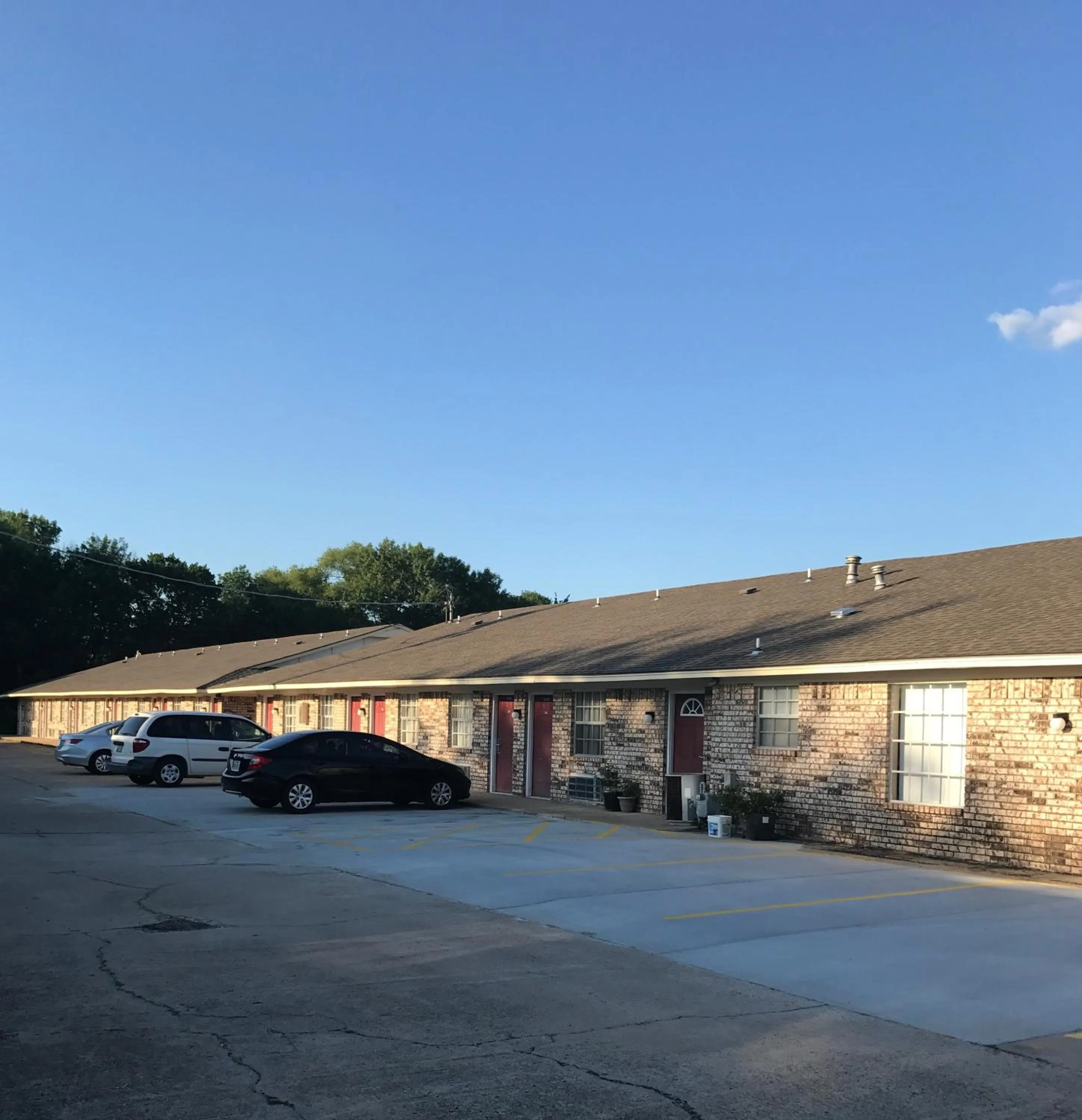 Property building in Relax Inn Henryetta