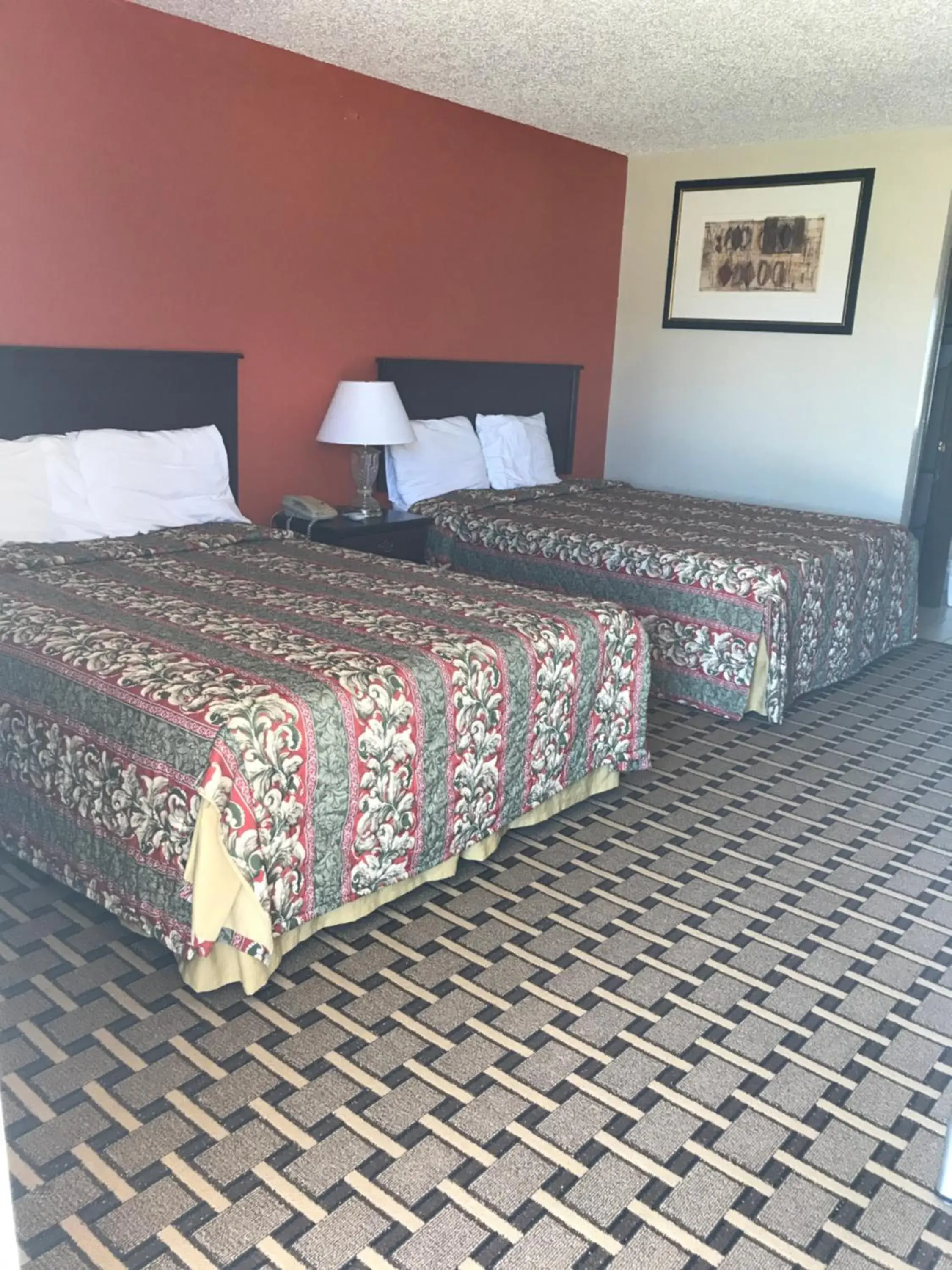 Queen Room with Two Queen Beds in Relax Inn Henryetta Queen Room with Two Queen Beds in Relax Inn Henryetta