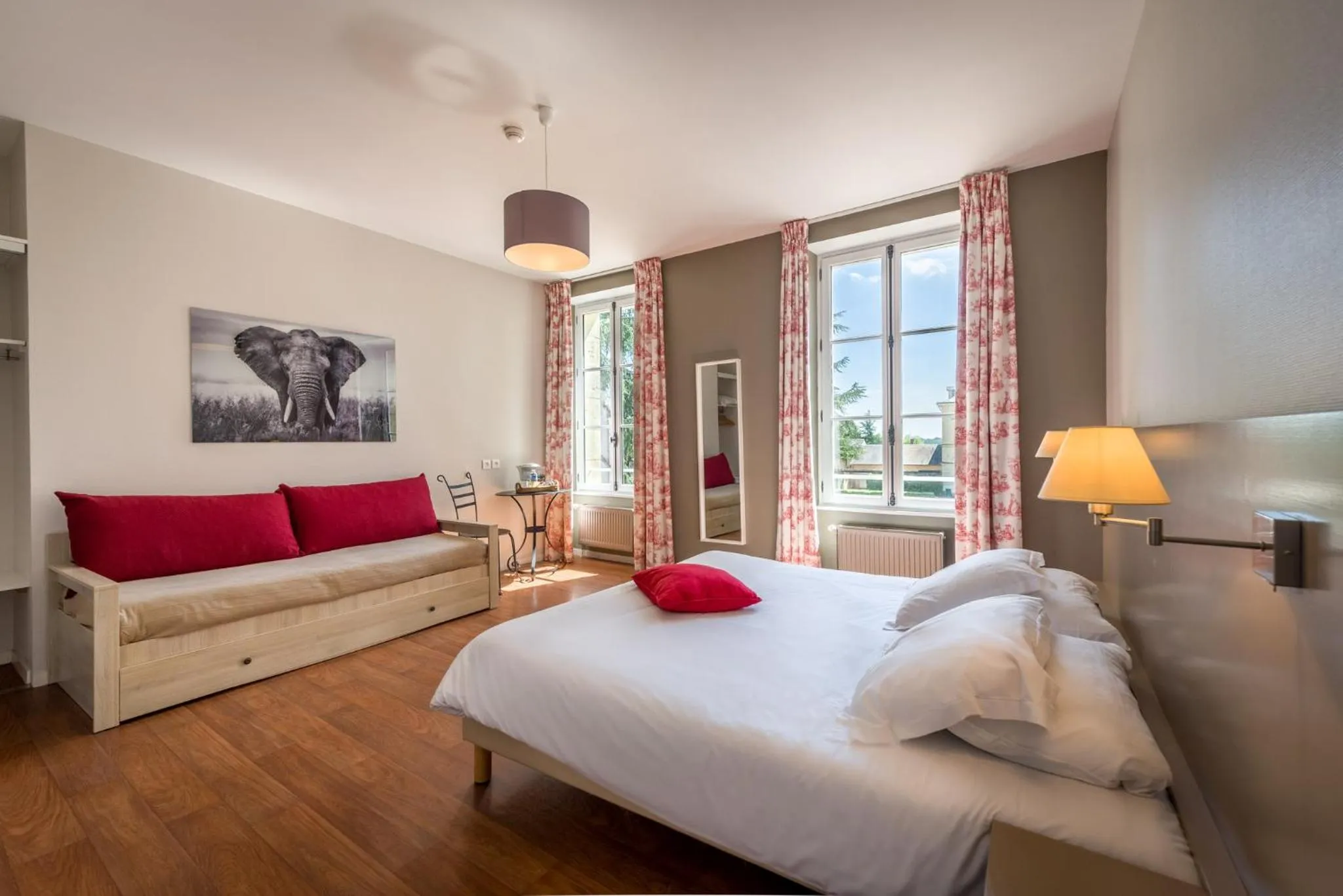 Bedroom, Bed in Domaine de Roiffé