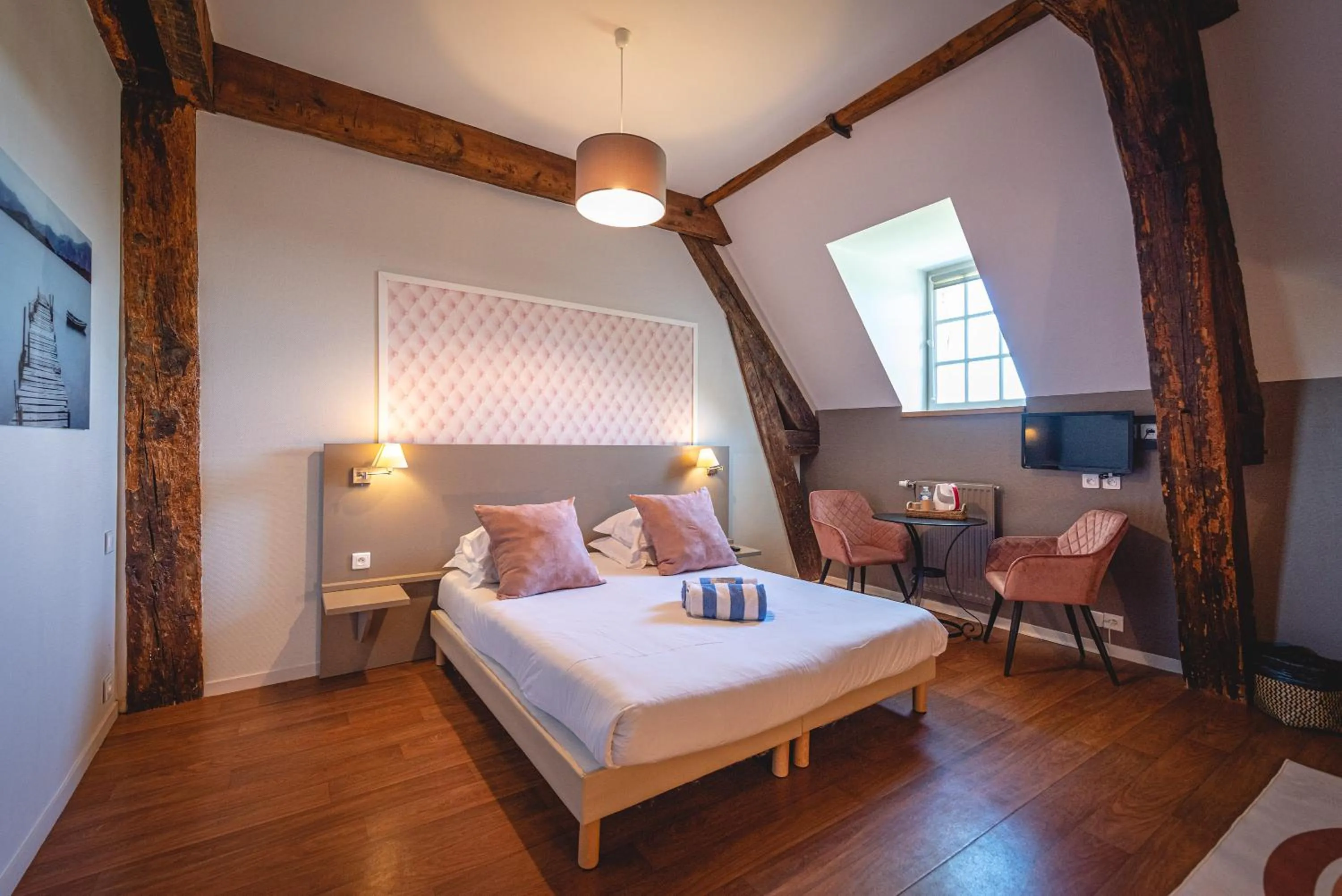 Bedroom, Bed in Domaine de Roiffé