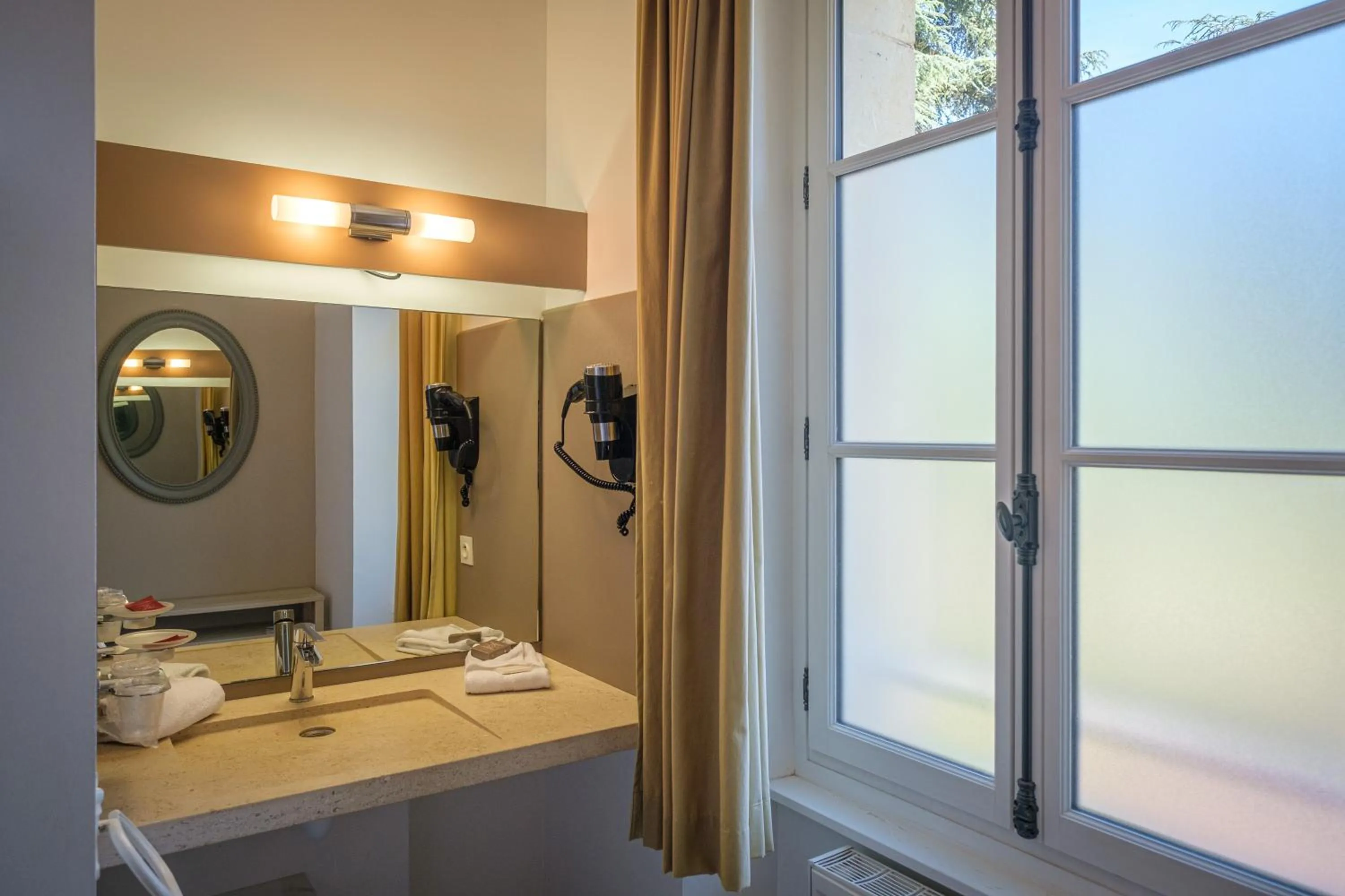 Bathroom in Domaine de Roiffé