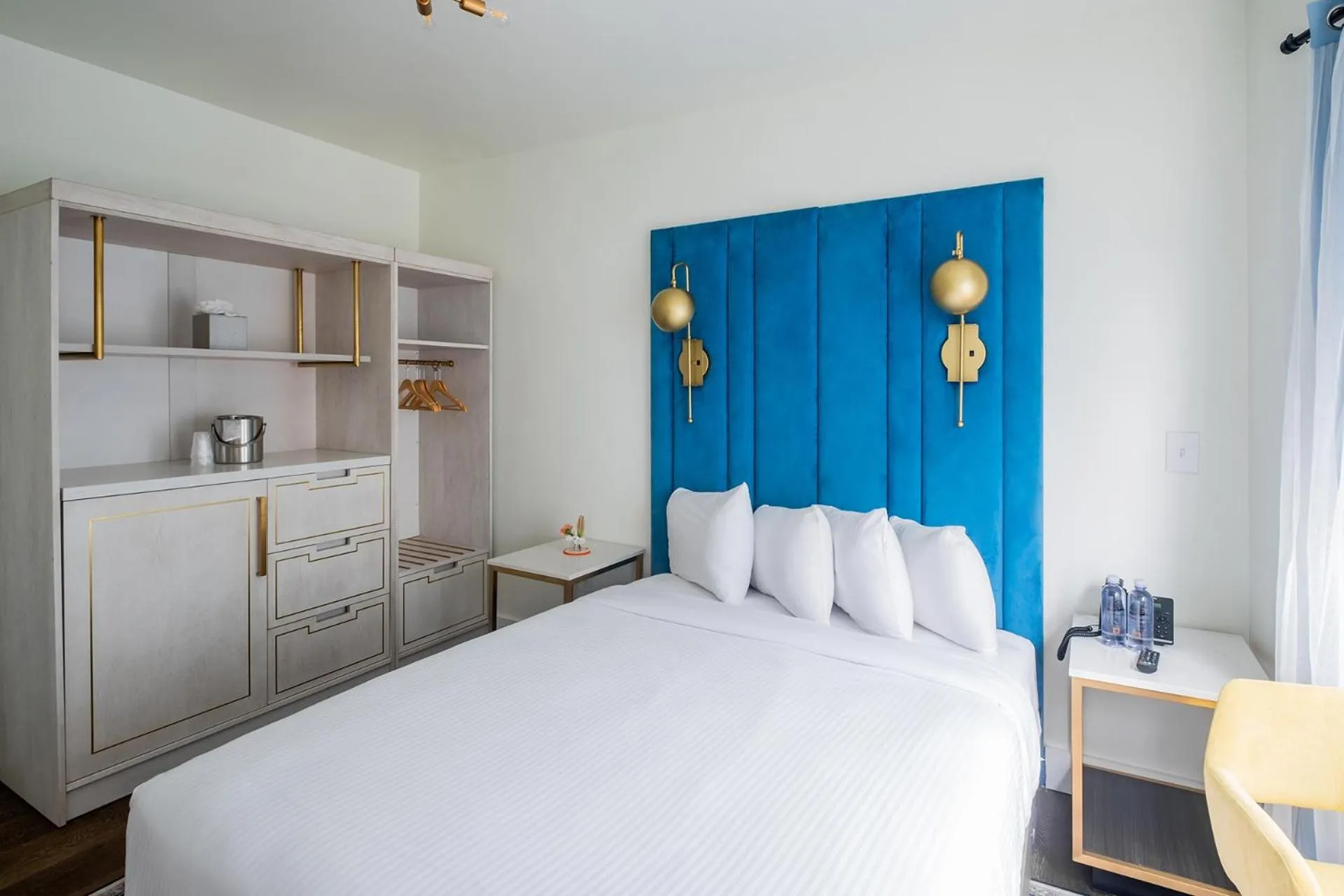 Photo of the whole room in Scarborough Inn