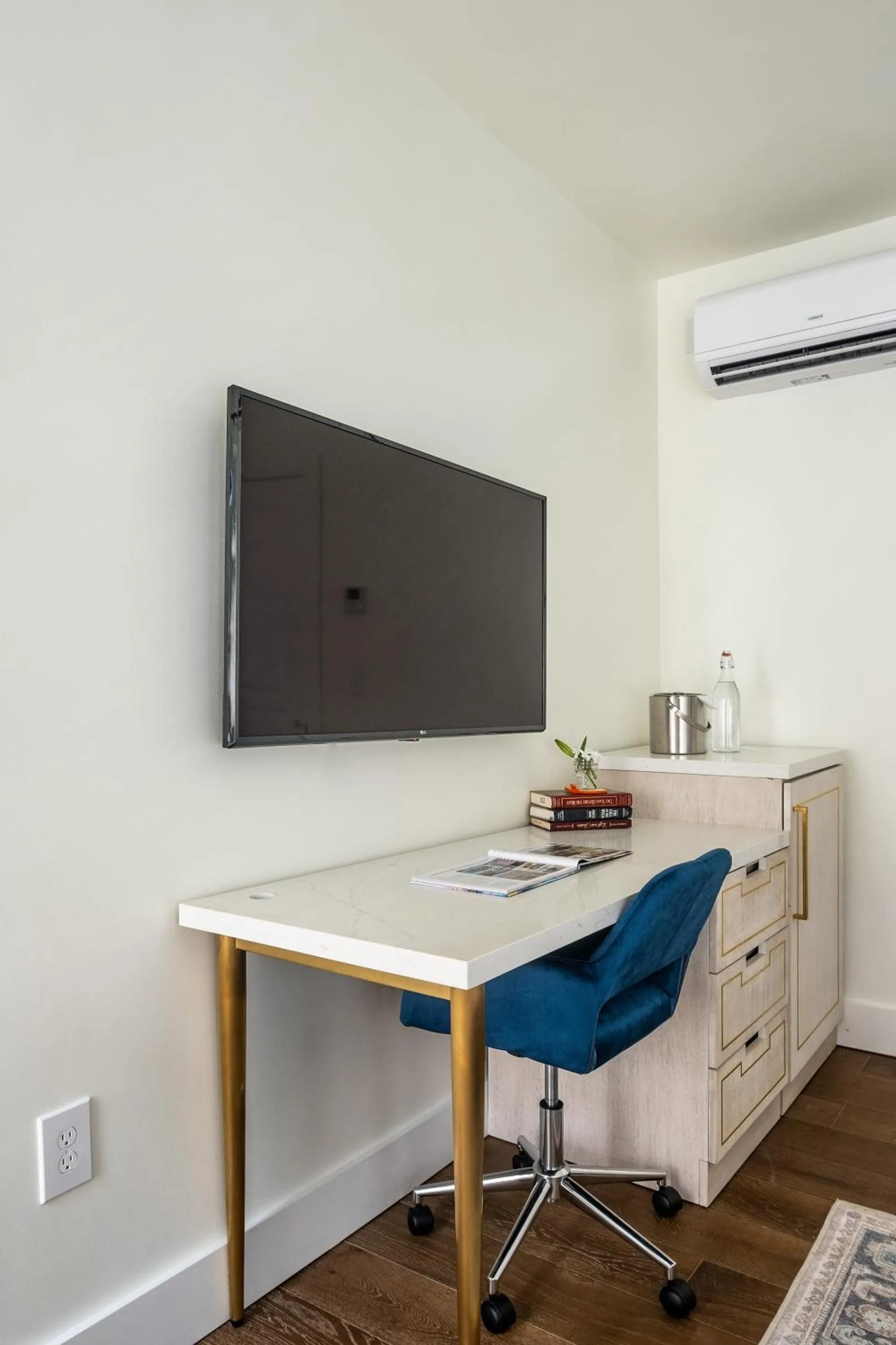 Internal: Not applicable to any particular room in Scarborough Inn