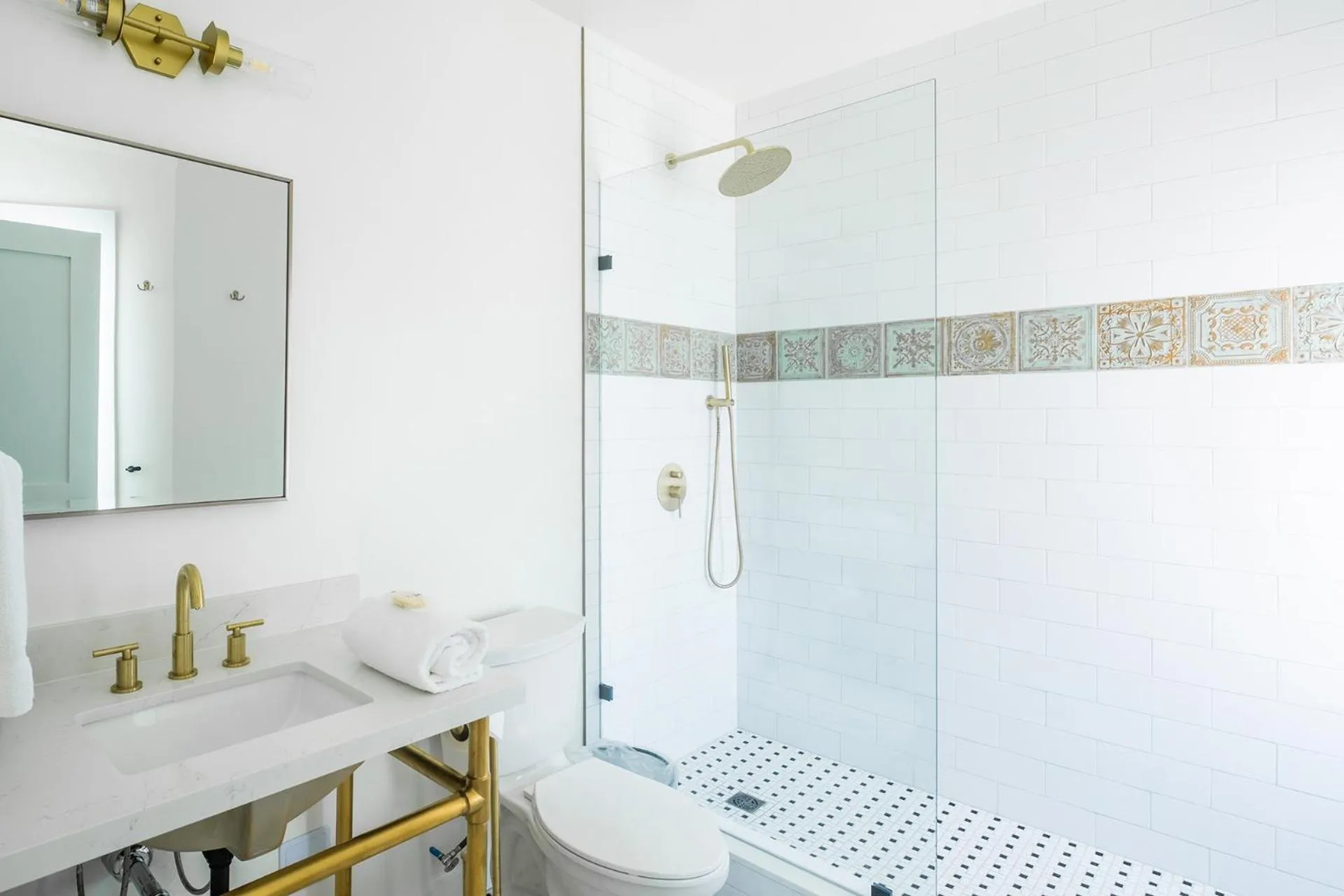 Shower in Scarborough Inn