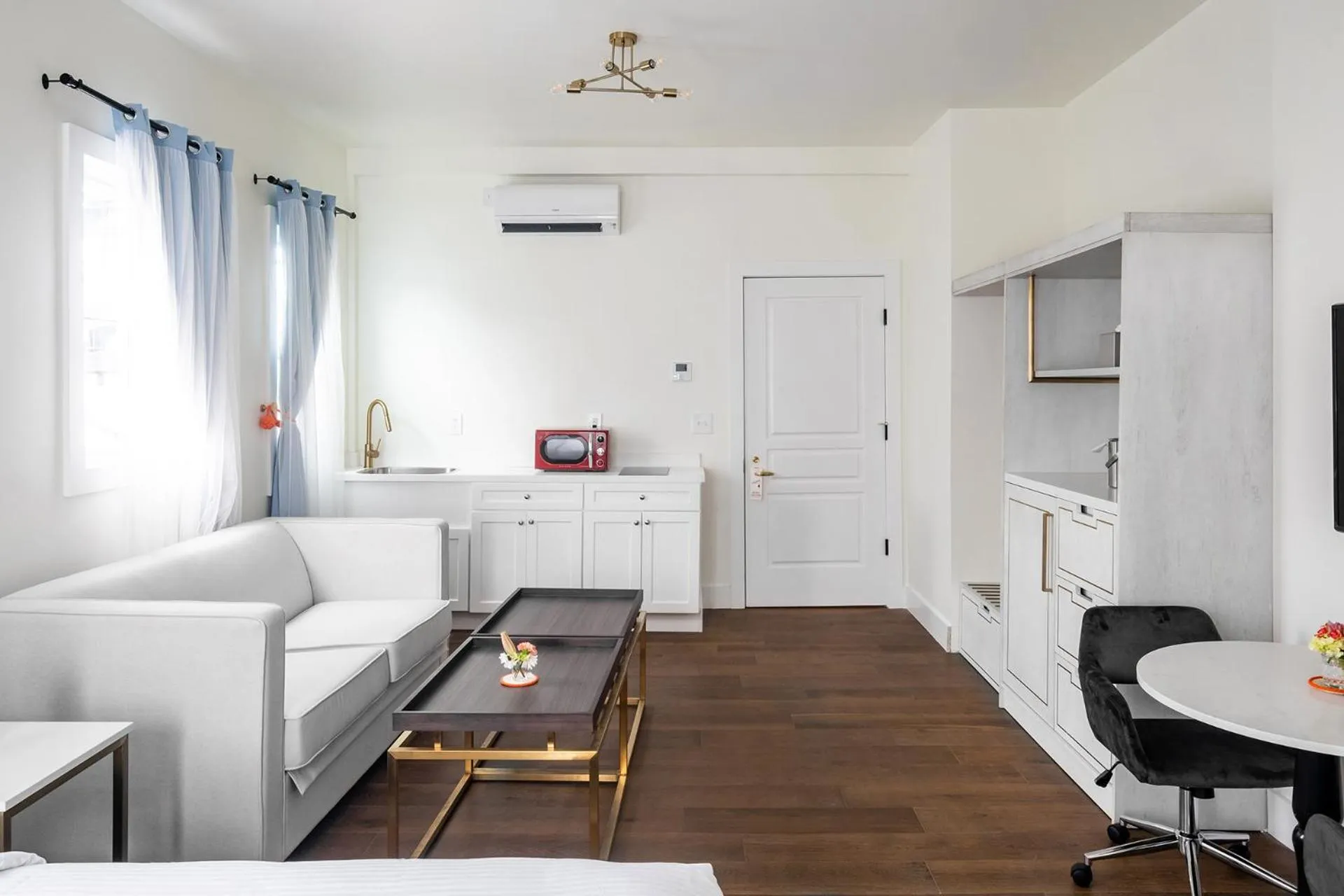 Kitchen or kitchenette in Scarborough Inn