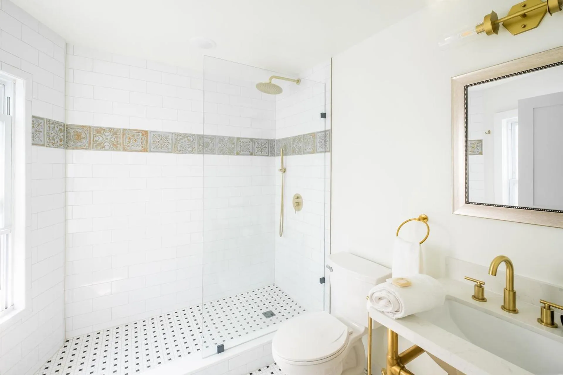 Shower in Scarborough Inn