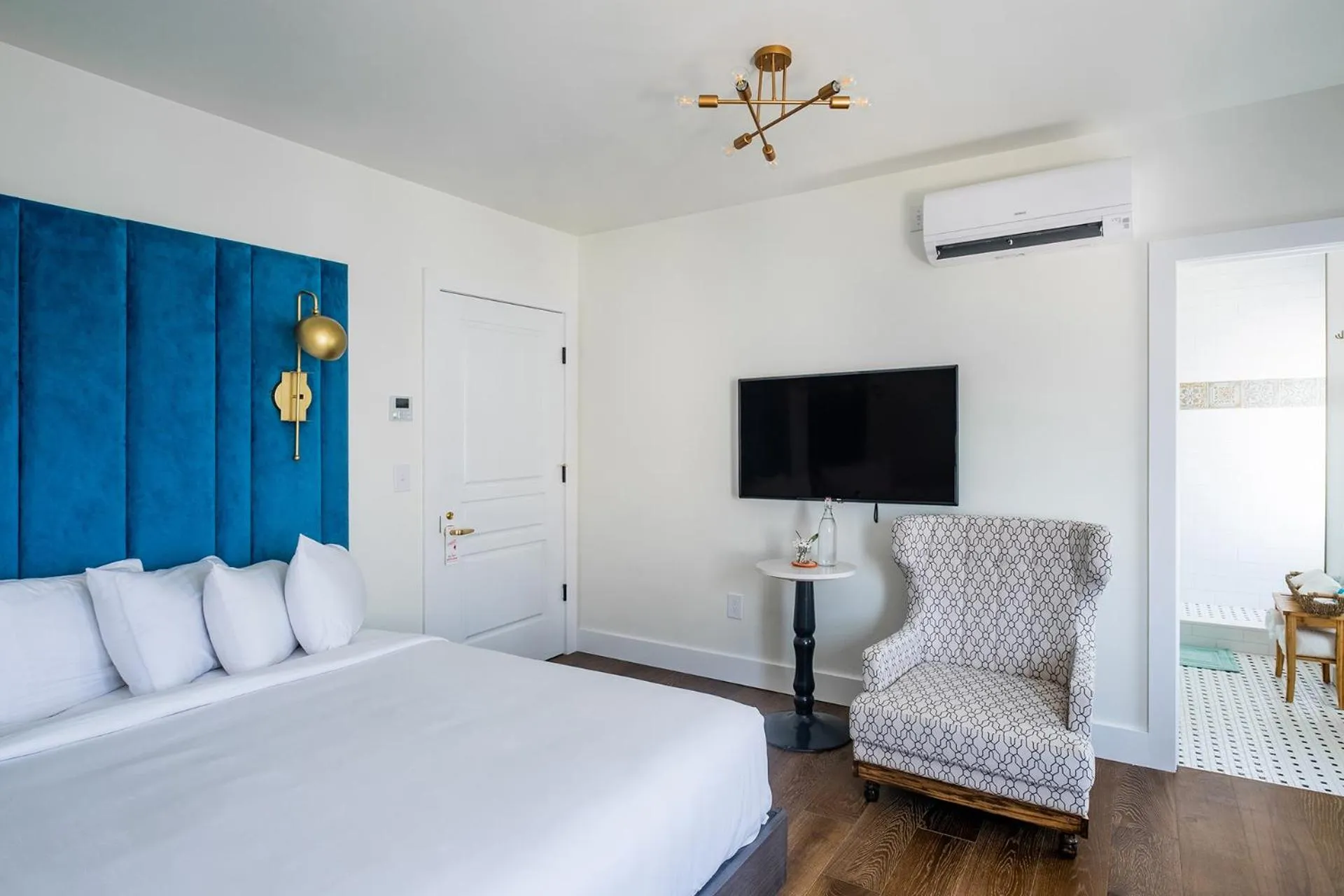 Bed in Scarborough Inn