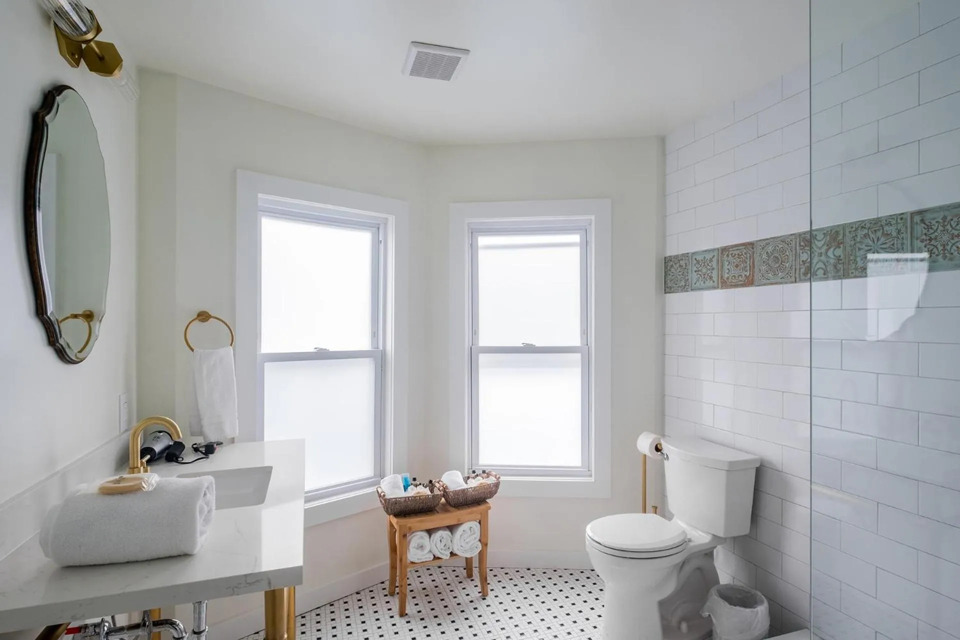 Toilet in Scarborough Inn