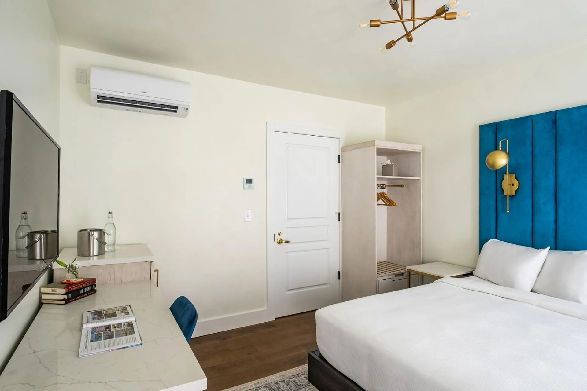 Photo of the whole room in Scarborough Inn