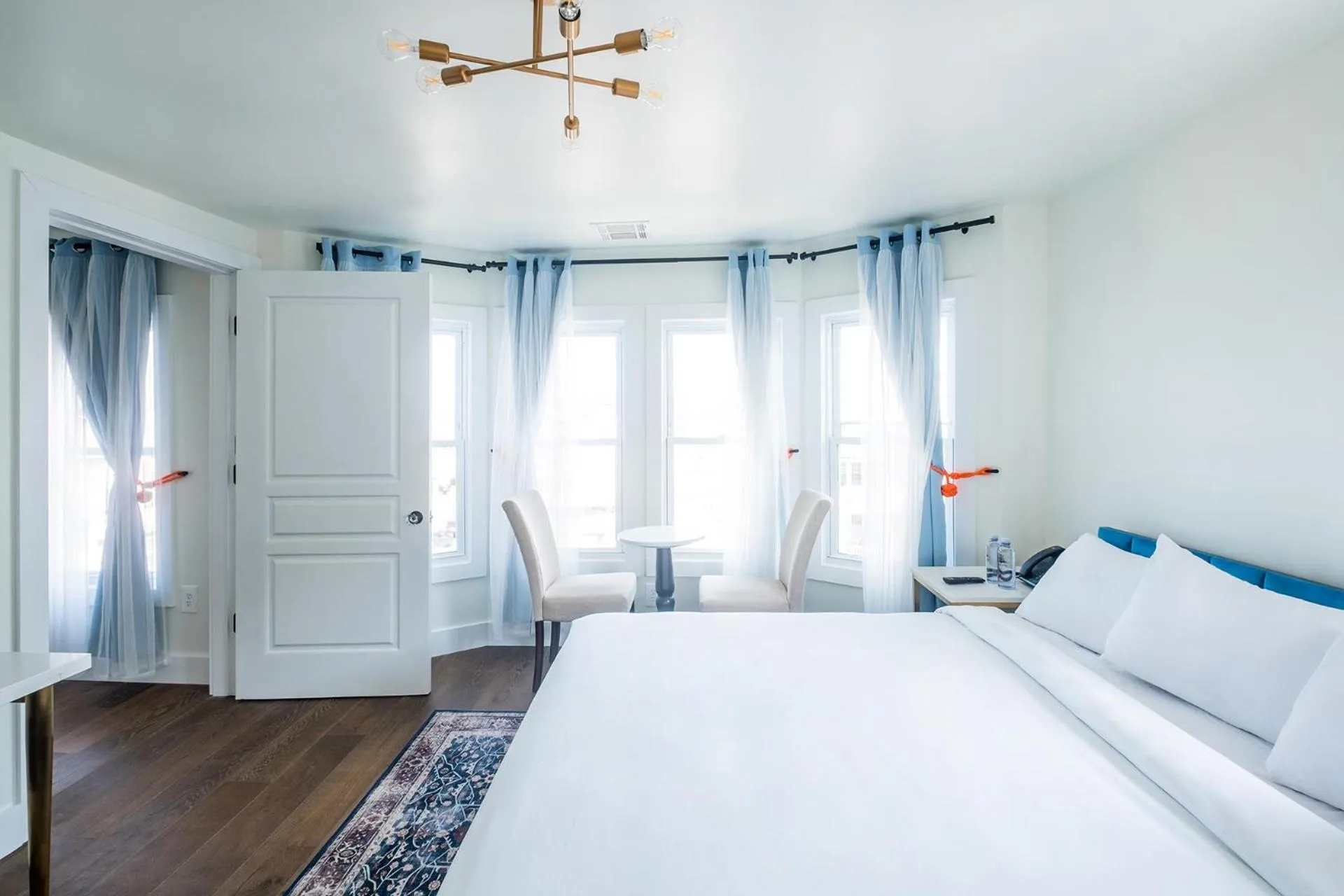 Photo of the whole room in Scarborough Inn