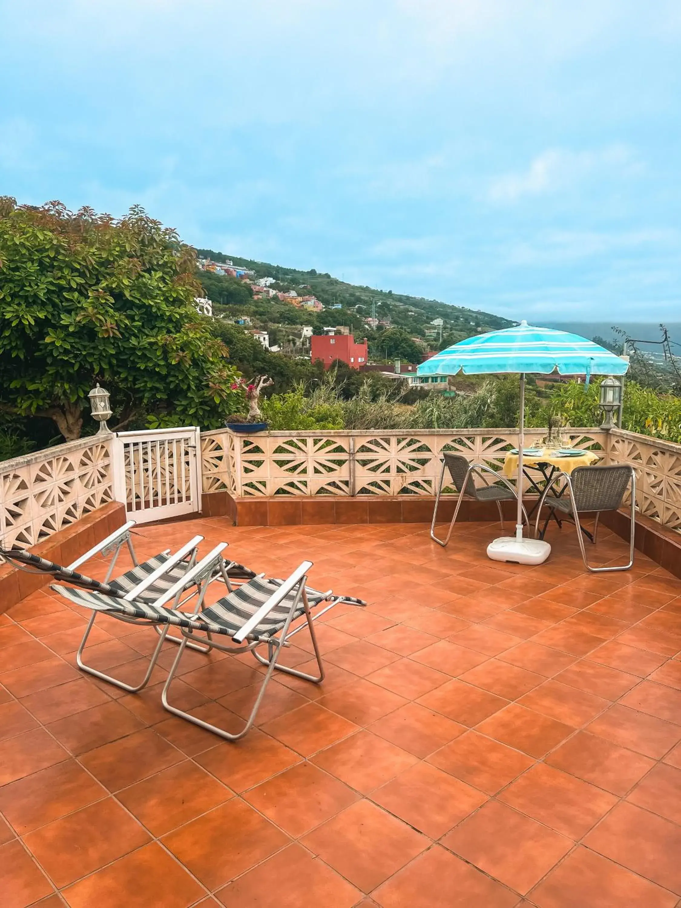 Apartment with Huge Deck Nestled in Marvelous Gardens - Nidos Apartment with Huge Deck Nestled in Marvelous Gardens - Nidos