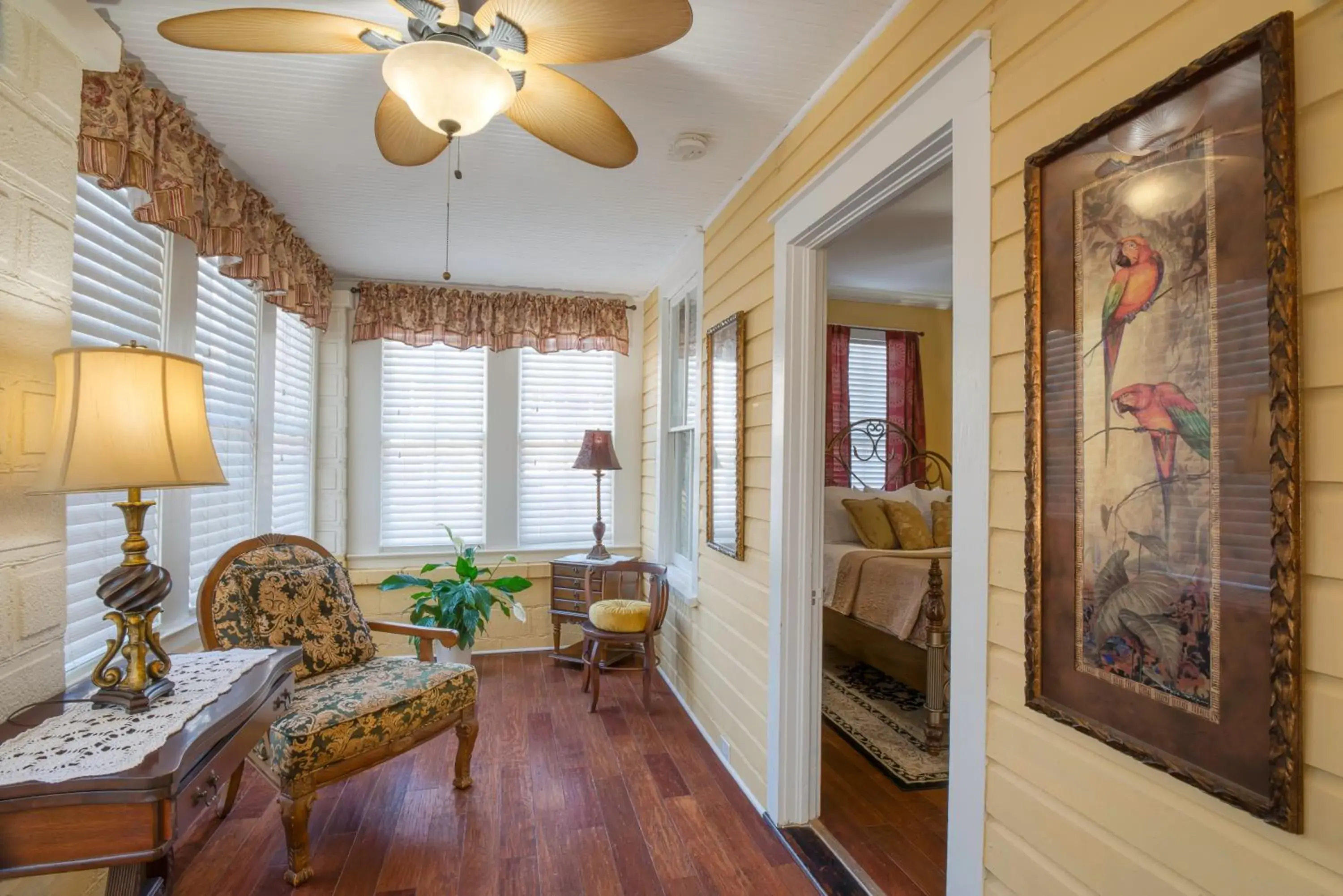 Superior King Suite in Victorian House Bed and Breakfast Superior King Suite in Victorian House Bed and Breakfast