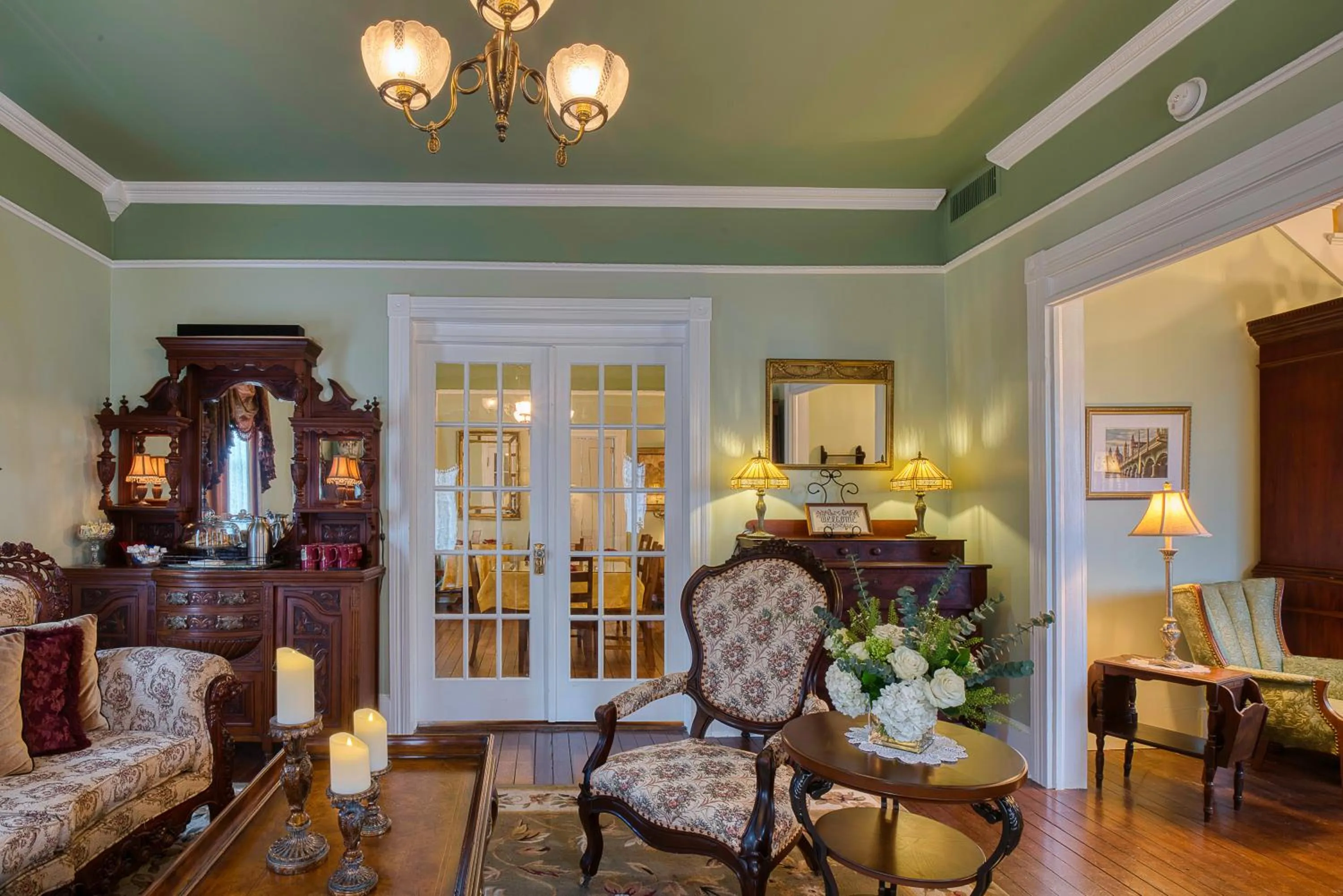 Lobby or reception in Victorian House Bed and Breakfast