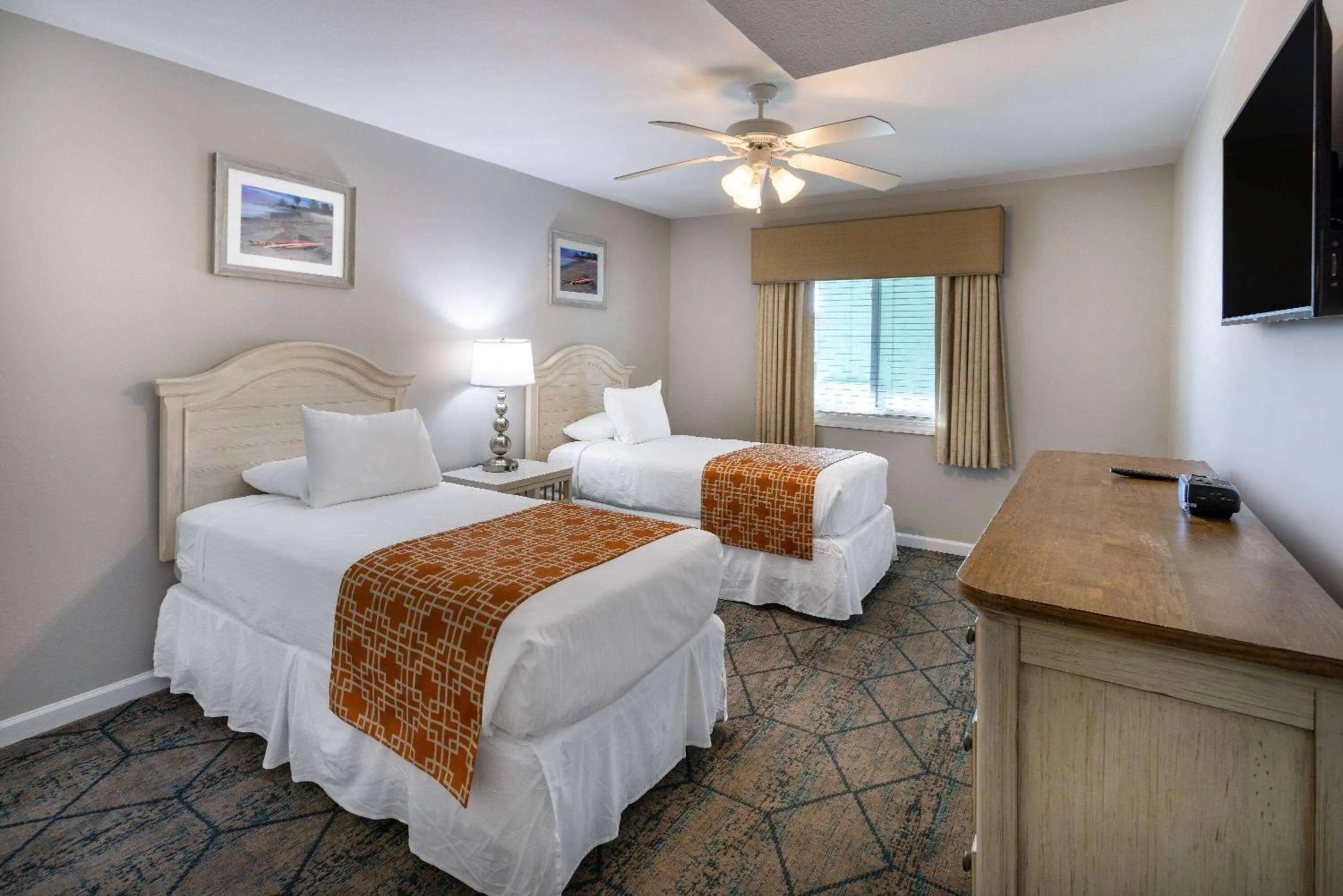 Bed in Sandpebble Beach Club Surfside Beach a Ramada by Wyndham