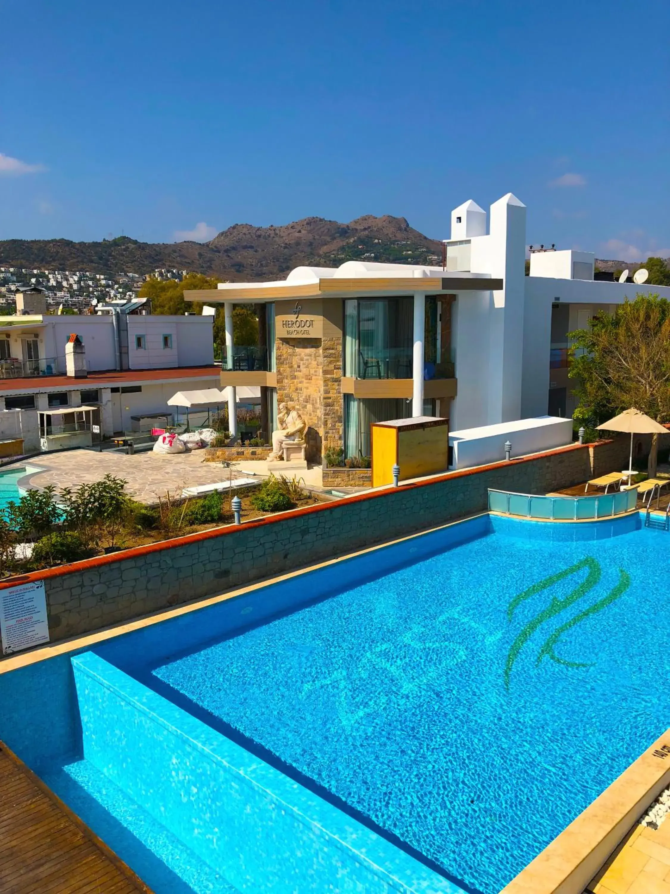 Swimming pool in Zest Exclusive Hotel & Spa Swimming pool in Zest Exclusive Hotel & Spa